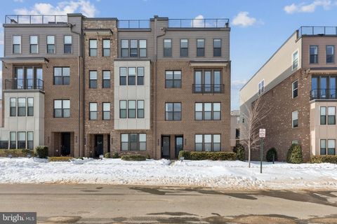 4635 CHARGER PLACE 805 CHANTILLY VA 20151