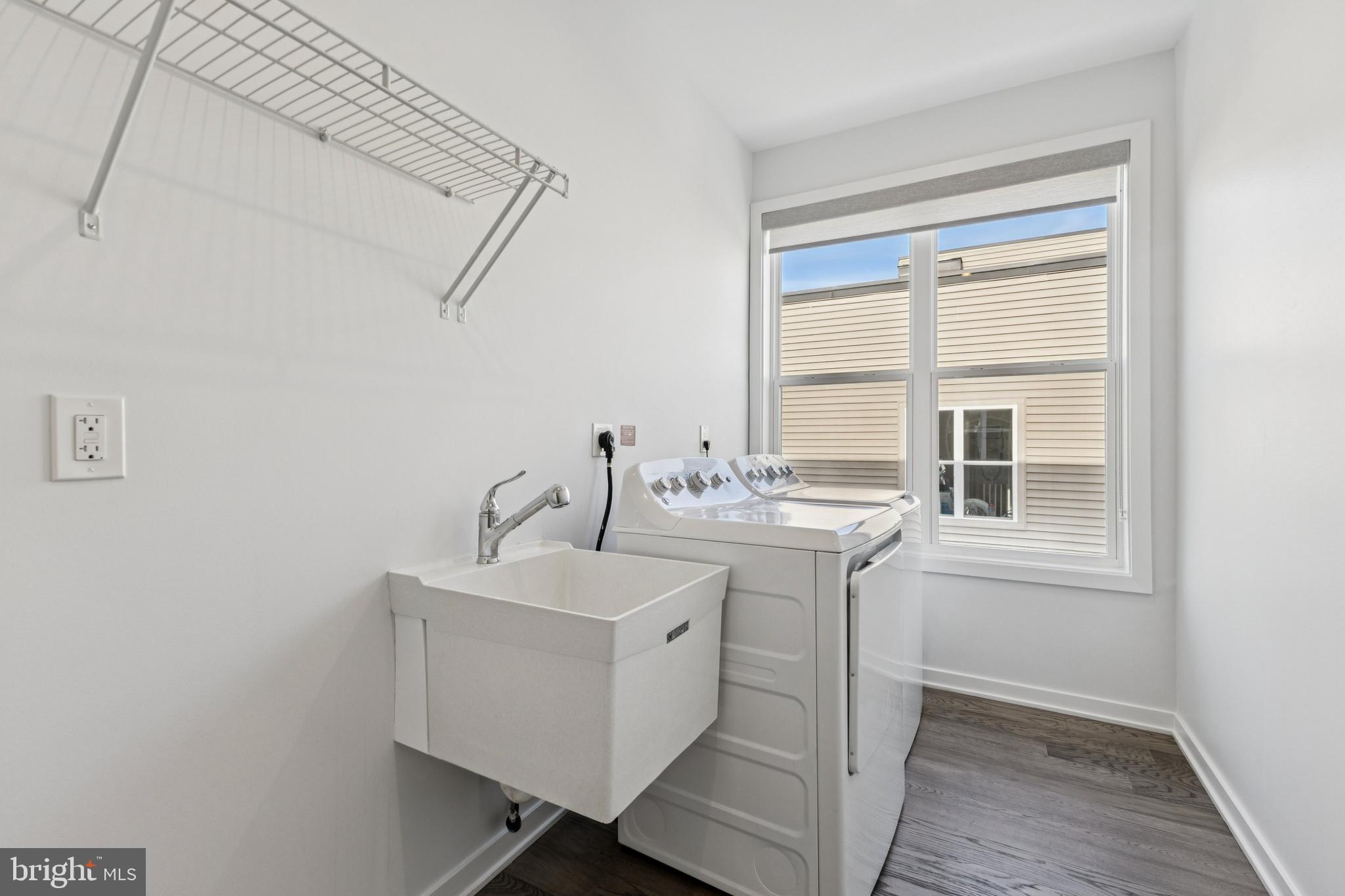 COMMONWEALTH PLACE AT WESTFIELDS - Residential