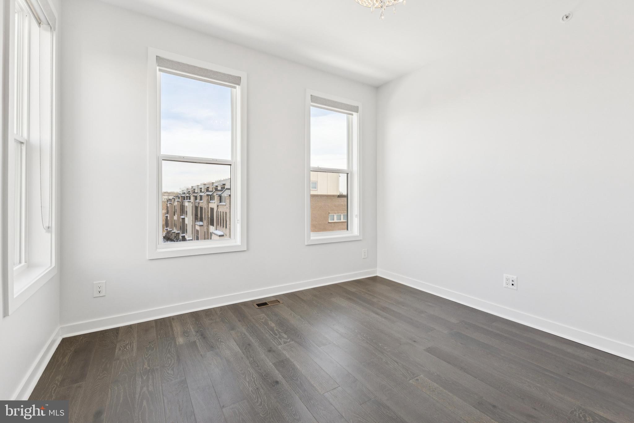 COMMONWEALTH PLACE AT WESTFIELDS - Residential