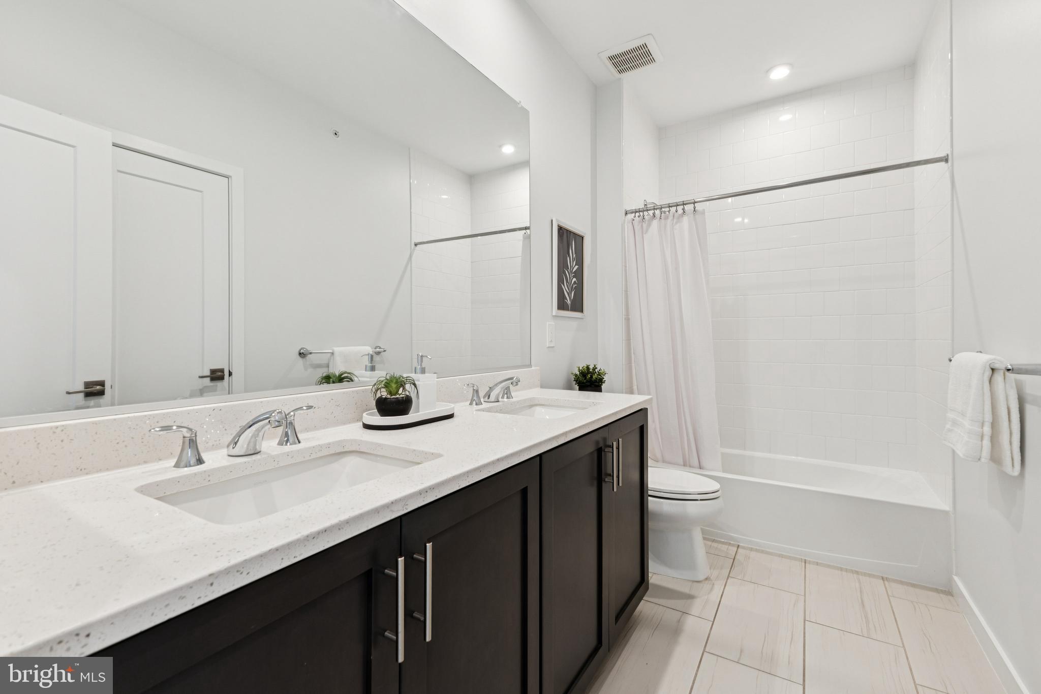 COMMONWEALTH PLACE AT WESTFIELDS - Residential