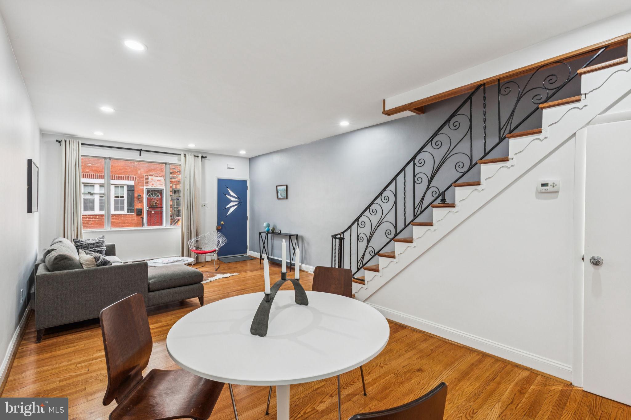 1827 S ROSEWOOD STREET