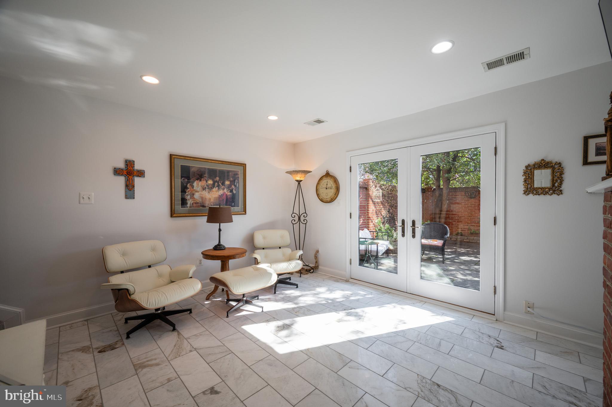 OLD TOWN ALEXANDRIA - Residential