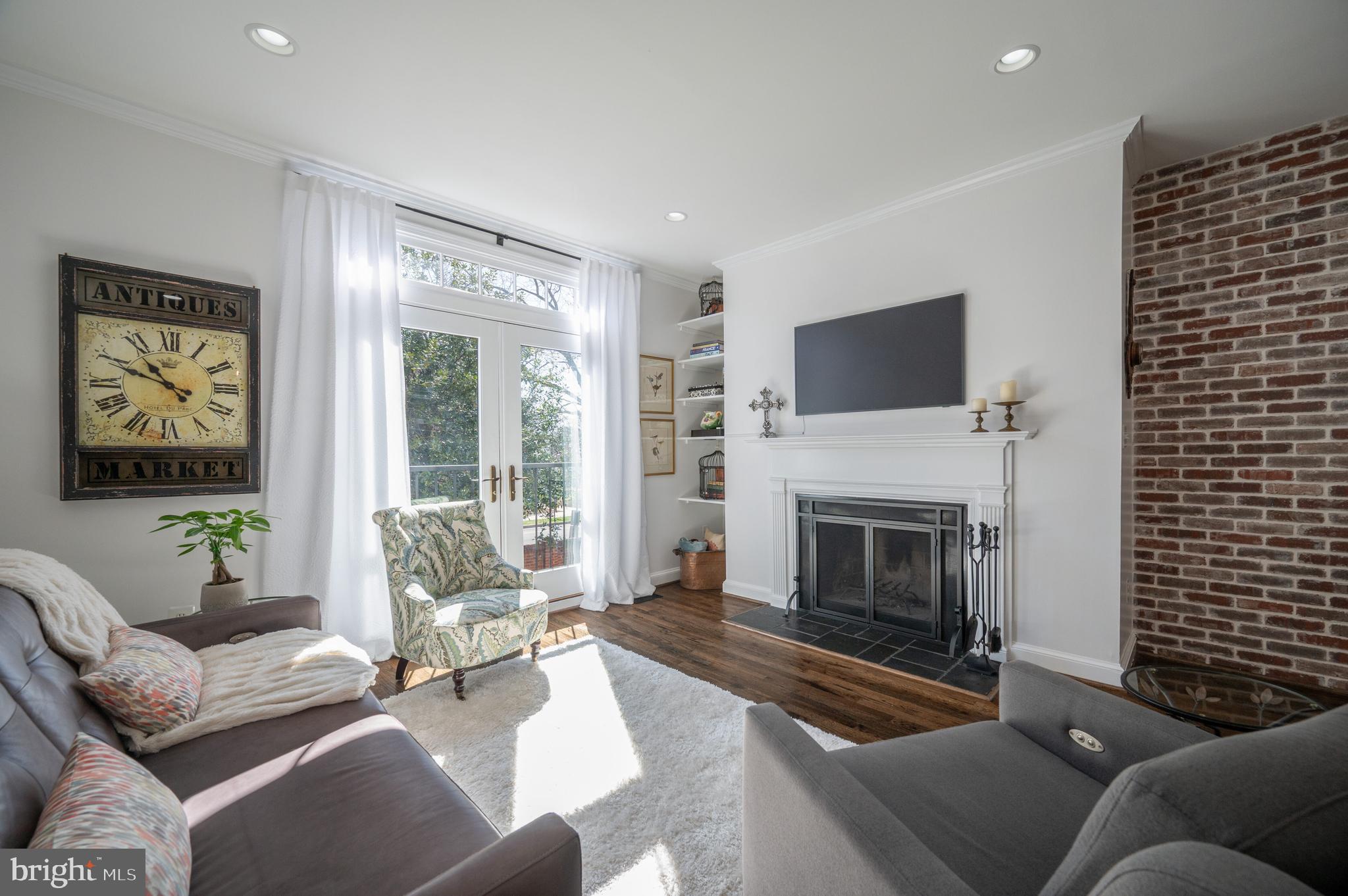 OLD TOWN ALEXANDRIA - Residential