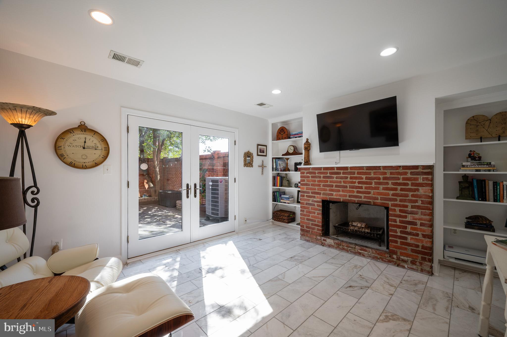 OLD TOWN ALEXANDRIA - Residential