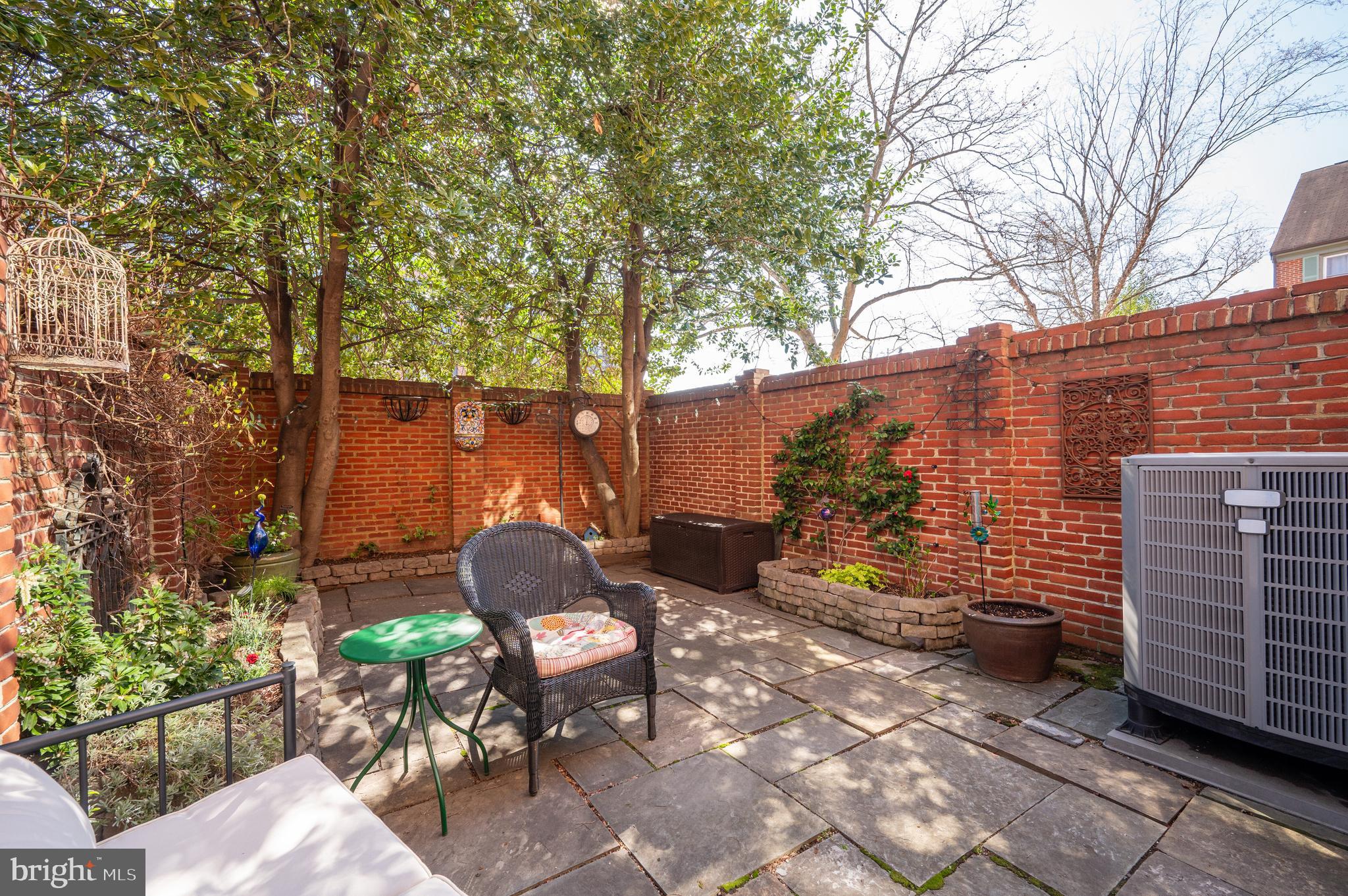 OLD TOWN ALEXANDRIA - Residential