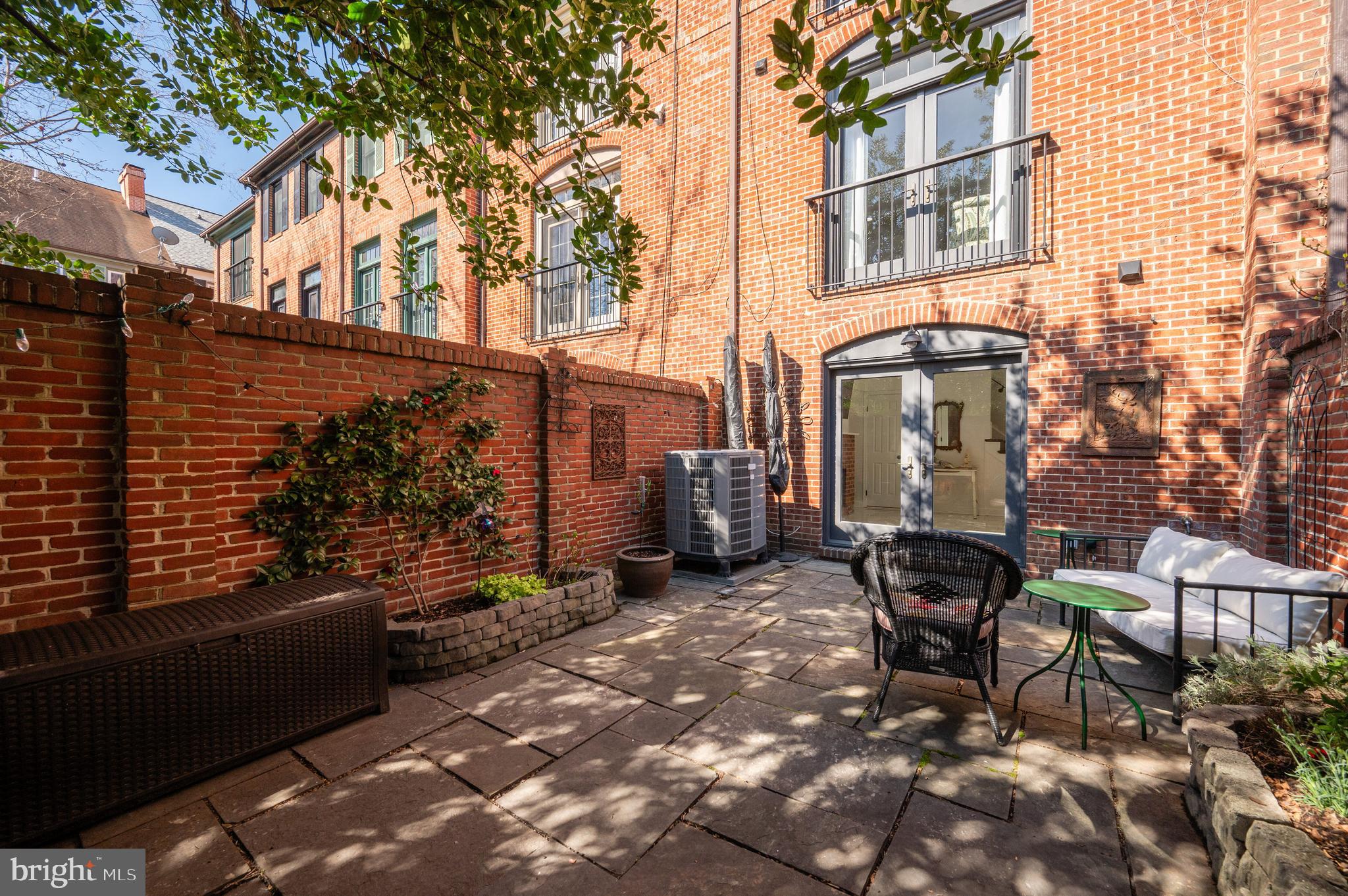 OLD TOWN ALEXANDRIA - Residential