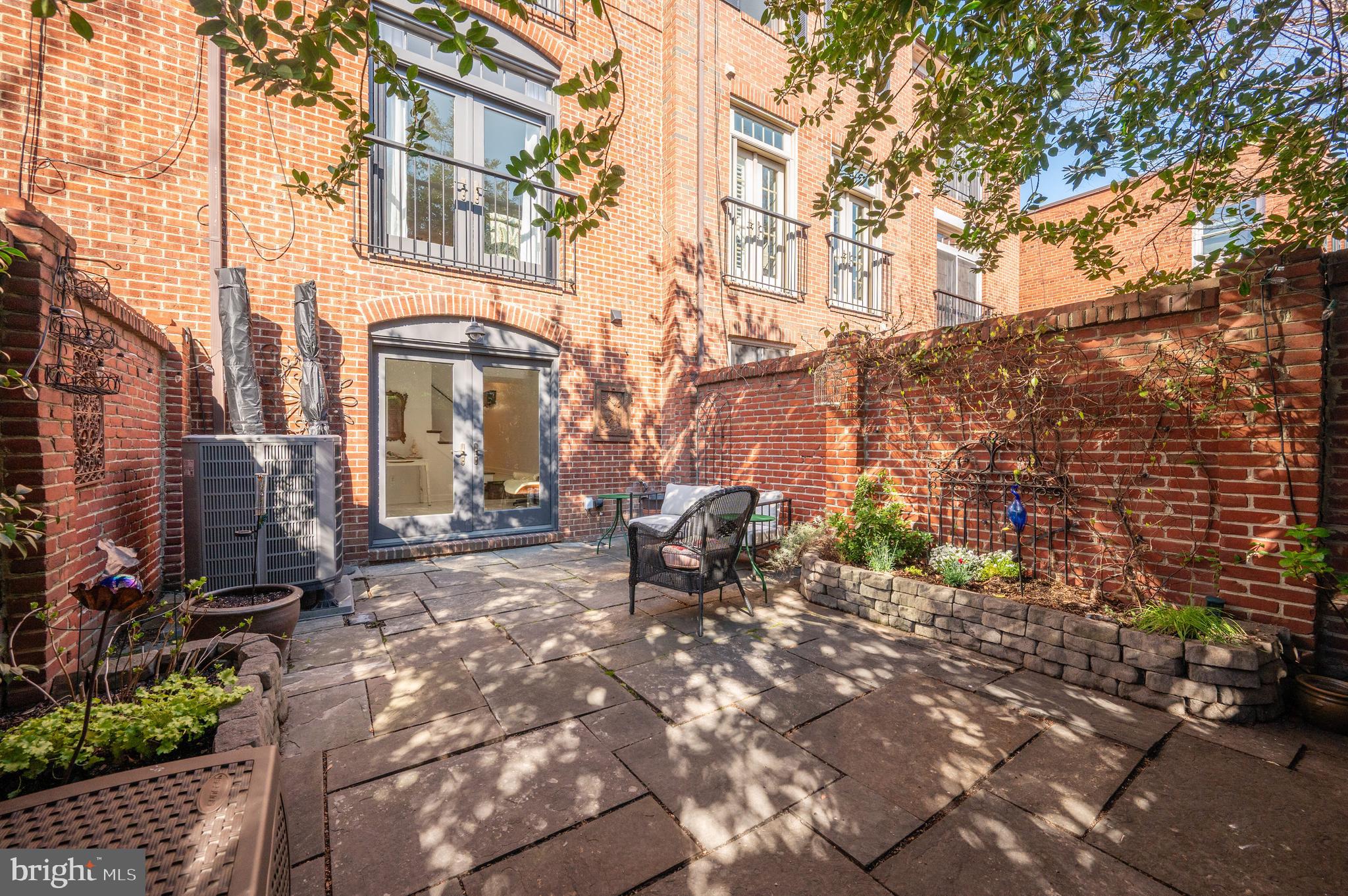 OLD TOWN ALEXANDRIA - Residential