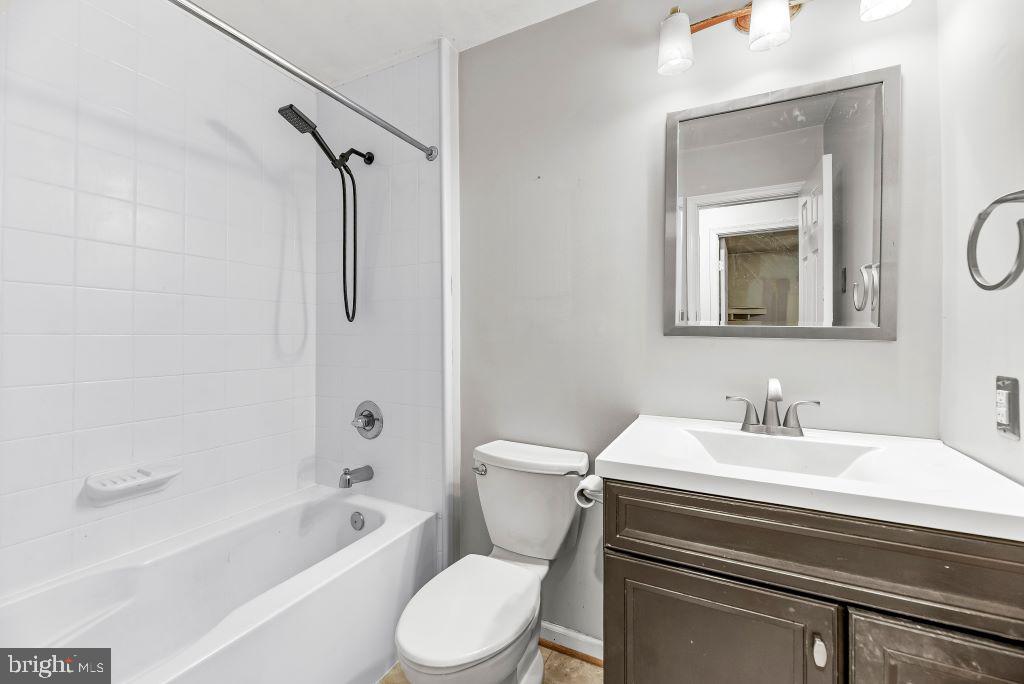 LANCASTER HILL - Residential