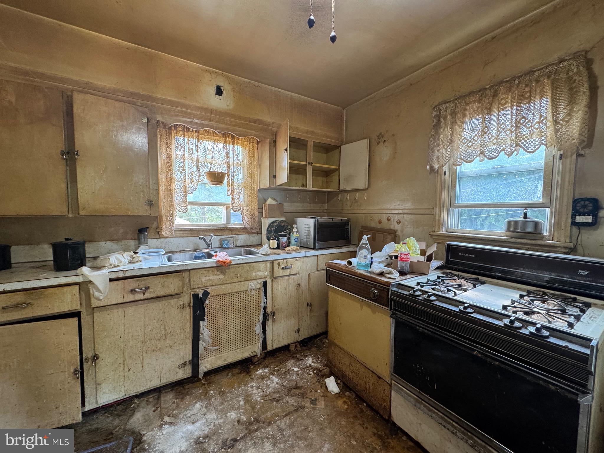 4401 LOCUST LANE