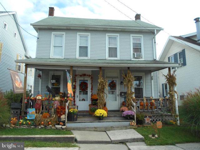 Well maintained duplex offers replacement windows, vinyl siding, and new furnace as well as hot water heater in #110. All utilities are separate. Good location. Affordable investment property! Call today!!