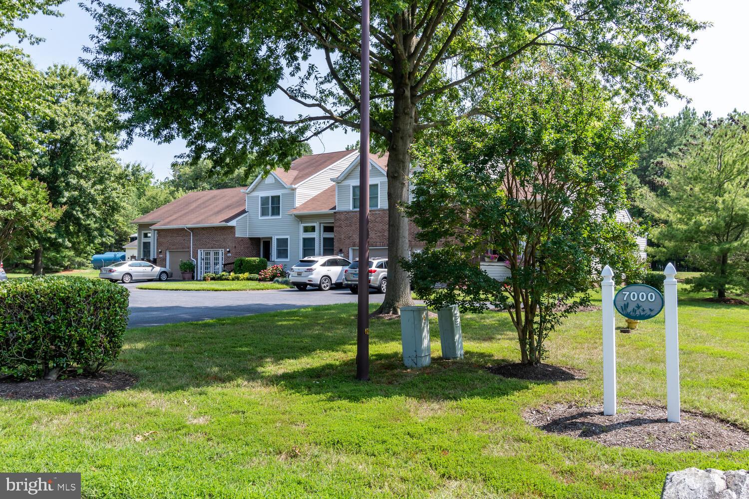 BRIDGE POINTE TOWNHOUSES - Residential