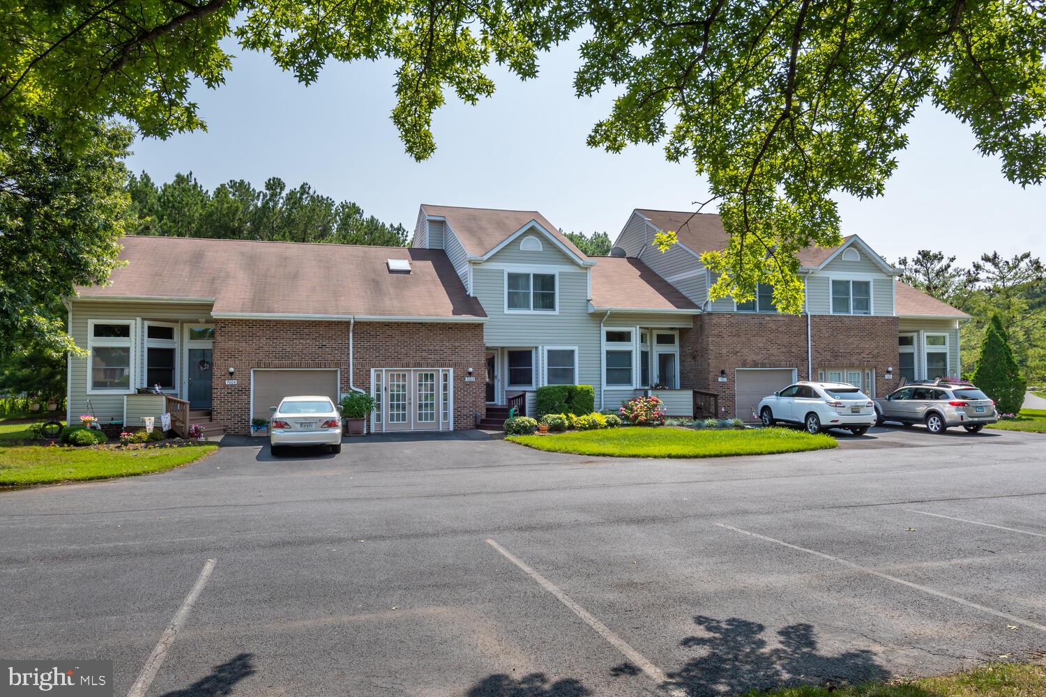 BRIDGE POINTE TOWNHOUSES - Residential