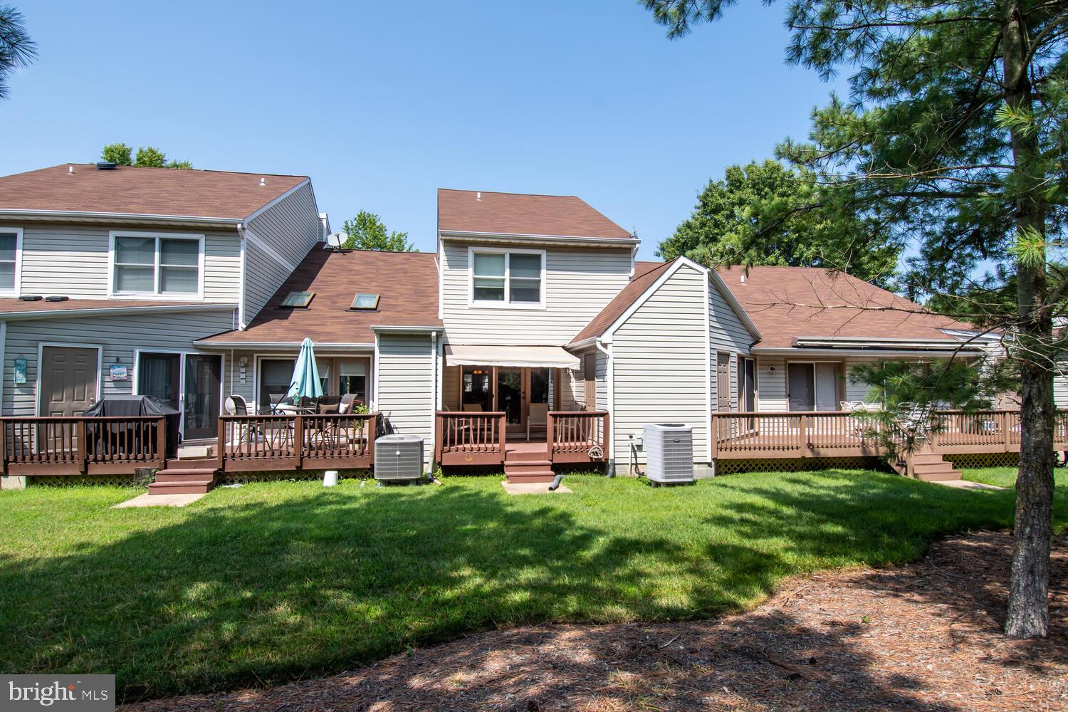 BRIDGE POINTE TOWNHOUSES - Residential