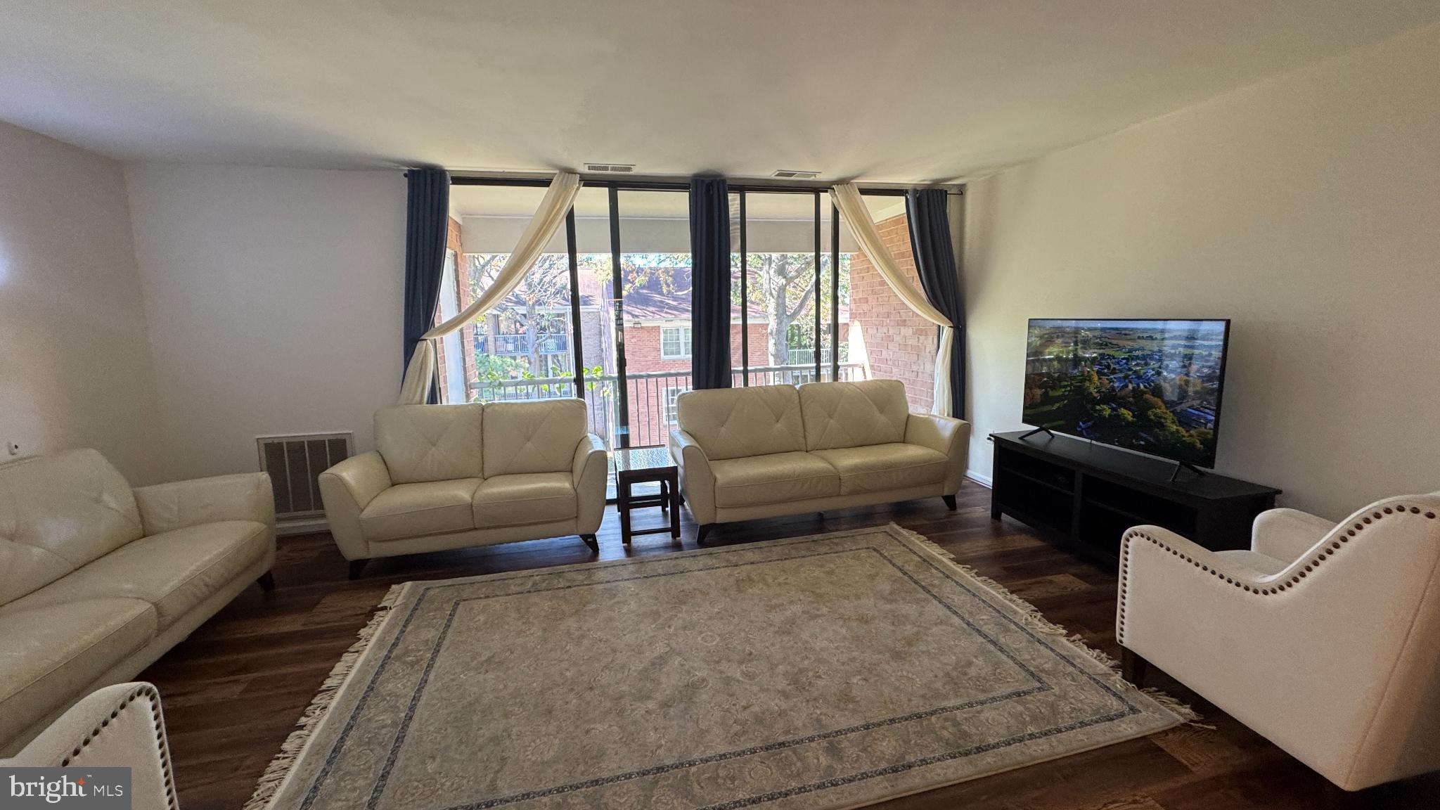 POTOMAC OAKS - Residential