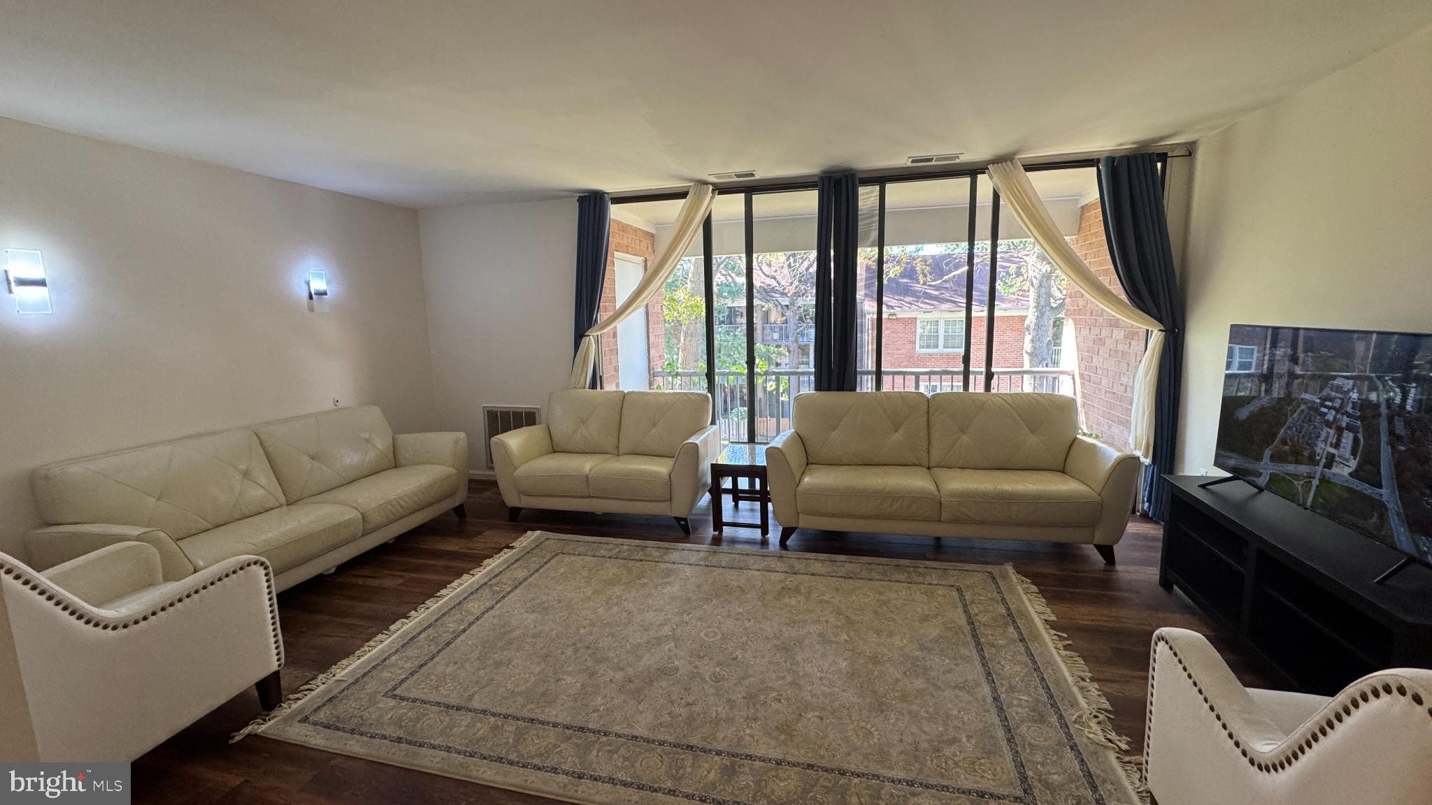 POTOMAC OAKS - Residential