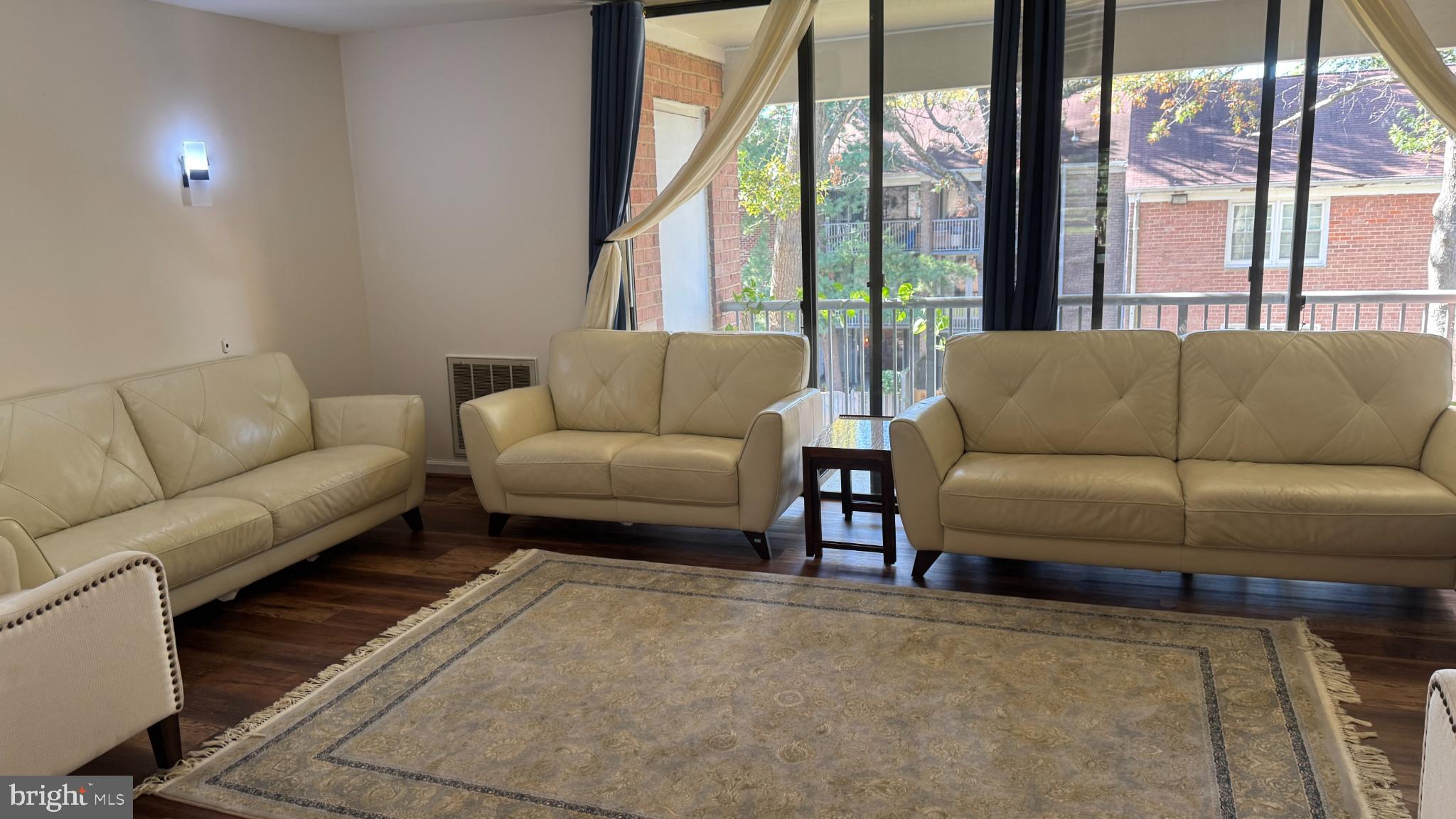 POTOMAC OAKS - Residential