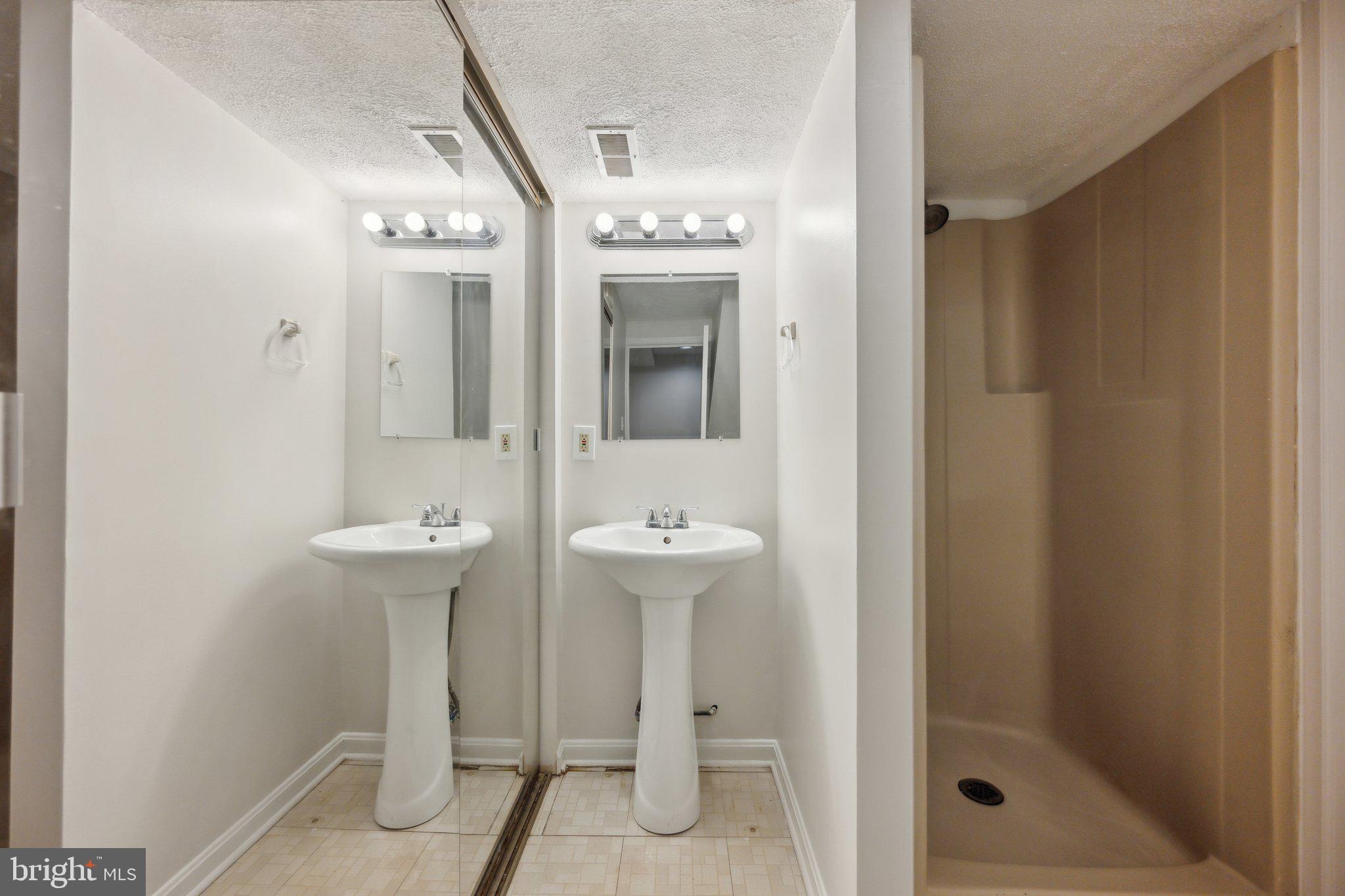 LONGMEAD - Residential