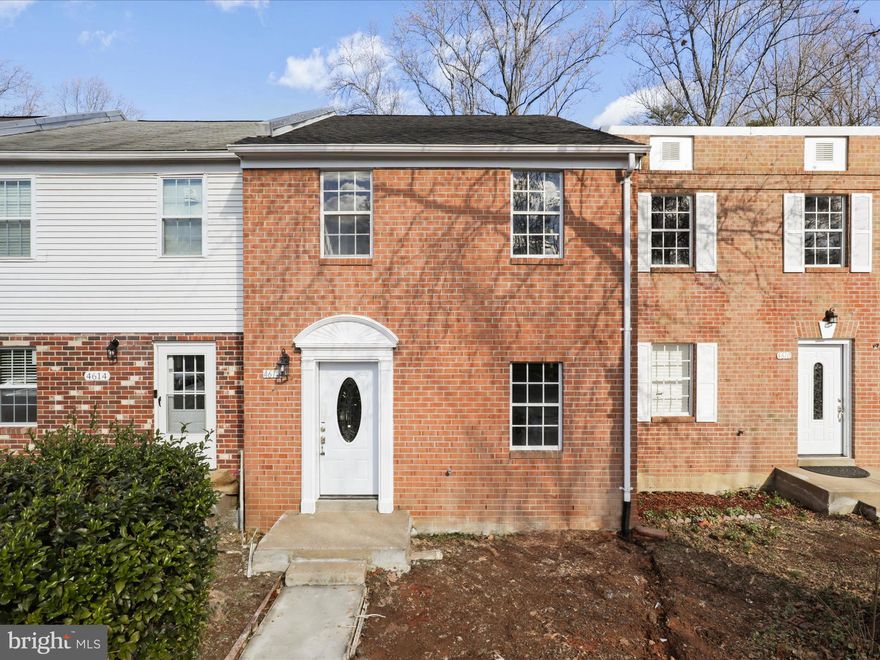 20K PRICE REDUCE .....THIS SPACIOUS 4 BEDROOM AND 2 FULL , 2 HALF BATH  3 LEVEL TOWNHOME IN EXCELLENT LOCATION ON A QUIET COURT. JUST MINUTES TO COMMUTER SERVICE AND SHOPPING.  KITCHEN  ISLAND  AND SEPERATE DINING ROOM, STEP OUT FROM LIVINGROOM ONTO LARGE DECK OVERLOOKING THE TREES. FULLY RENOVATED , BRAND NEW A/C FURNISH . ALL BATHS KITCHEN APPLIANCE   FRESH PAINT AND BRAND NEW CARPET , MAIN LEVEL HARDWOOD FLOOR , CARPET. LARGE LOWER LEVEL HAS FAMILY ROOM  WITH HALF BATH AND FORTH BEDROOM WITH FULL BATH   OR QUIET OFFICE.