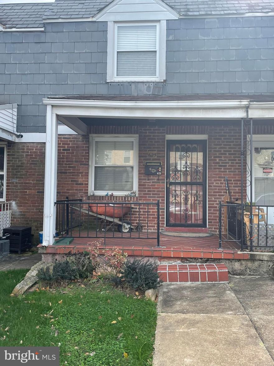 Great location! Yet tucked away in this community! Ready for you to make this home your own! Property being sold AS-IS. In need of work so, investors or someone ready to remodel to their ideal home, this is the home for you! The neighbors are ready to meet the new homeowner!