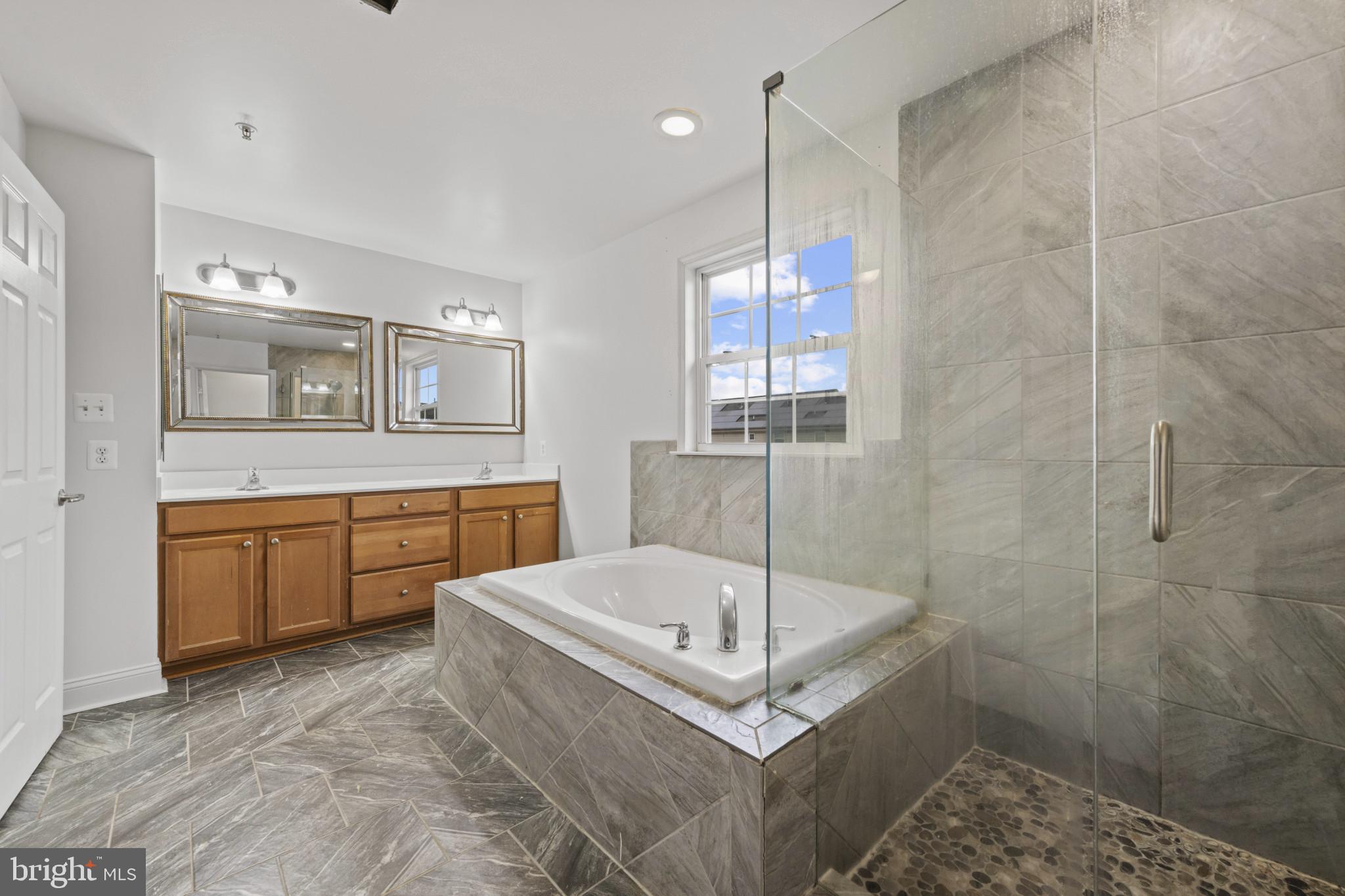 ADAMSTOWN COMMONS - Residential