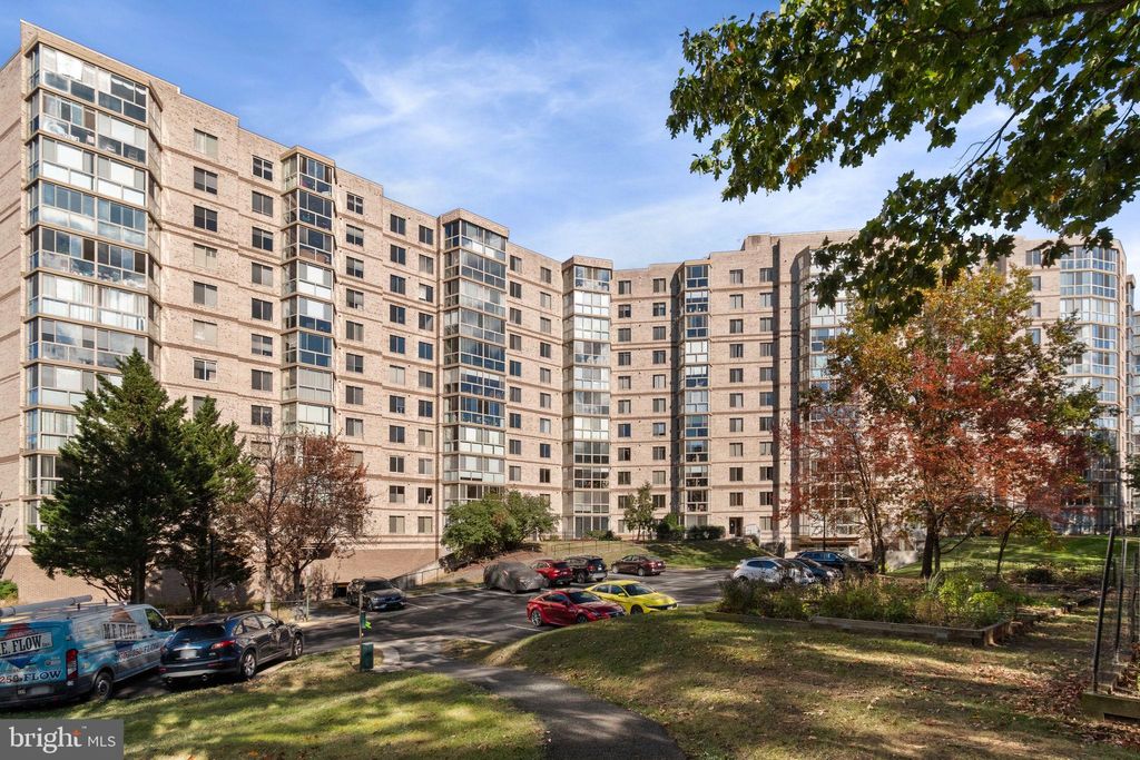 Photo of 19385 Cypress Ridge Terrace #415, LEESBURG, VA 20176 (MLS # VALO2109674)