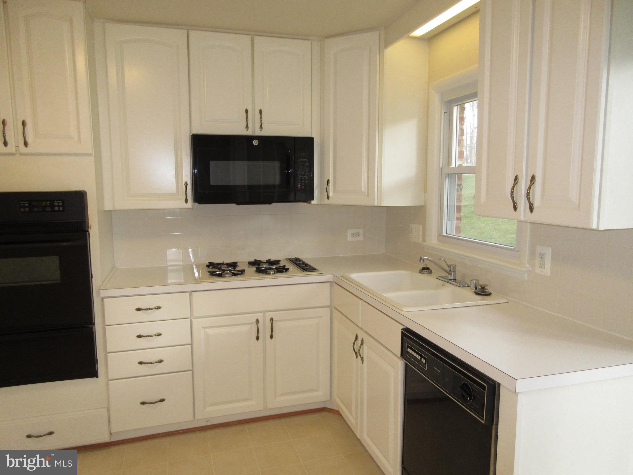 HICKORY KNOLL - Residential Lease