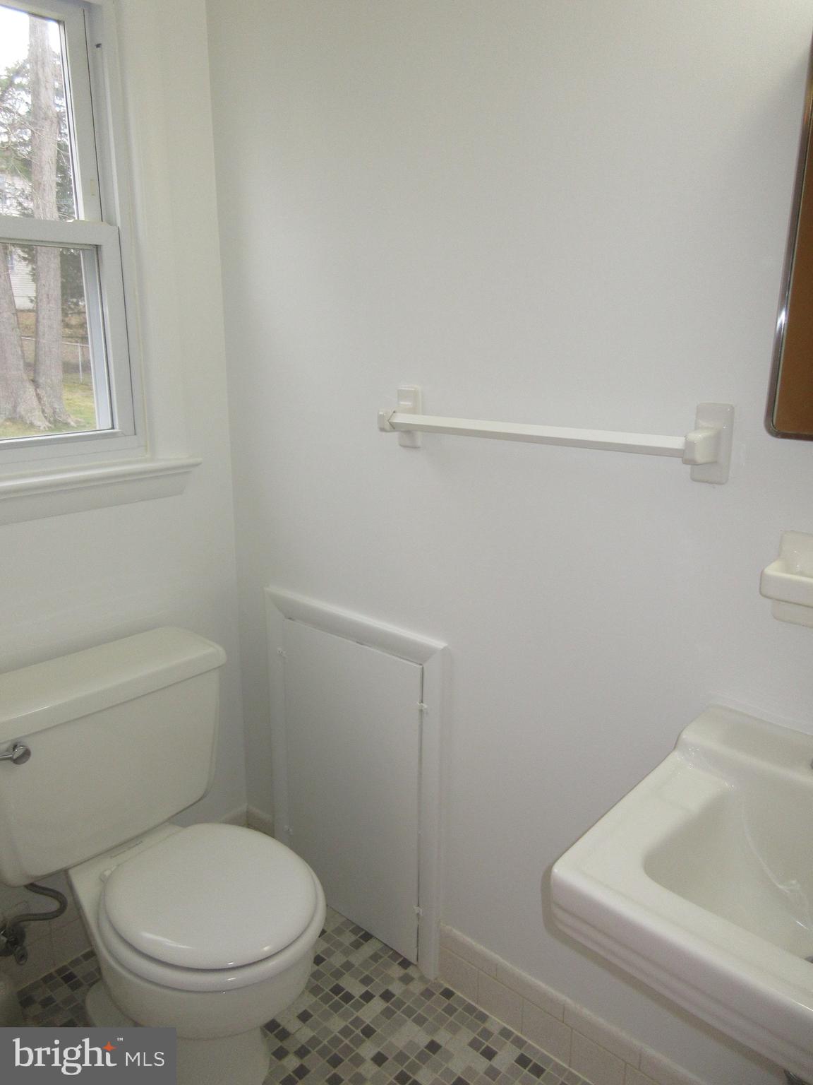 HICKORY KNOLL - Residential Lease