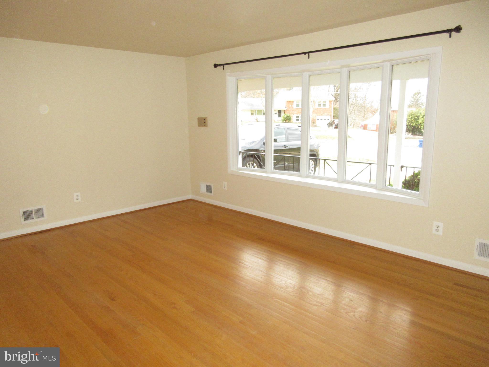 HICKORY KNOLL - Residential Lease