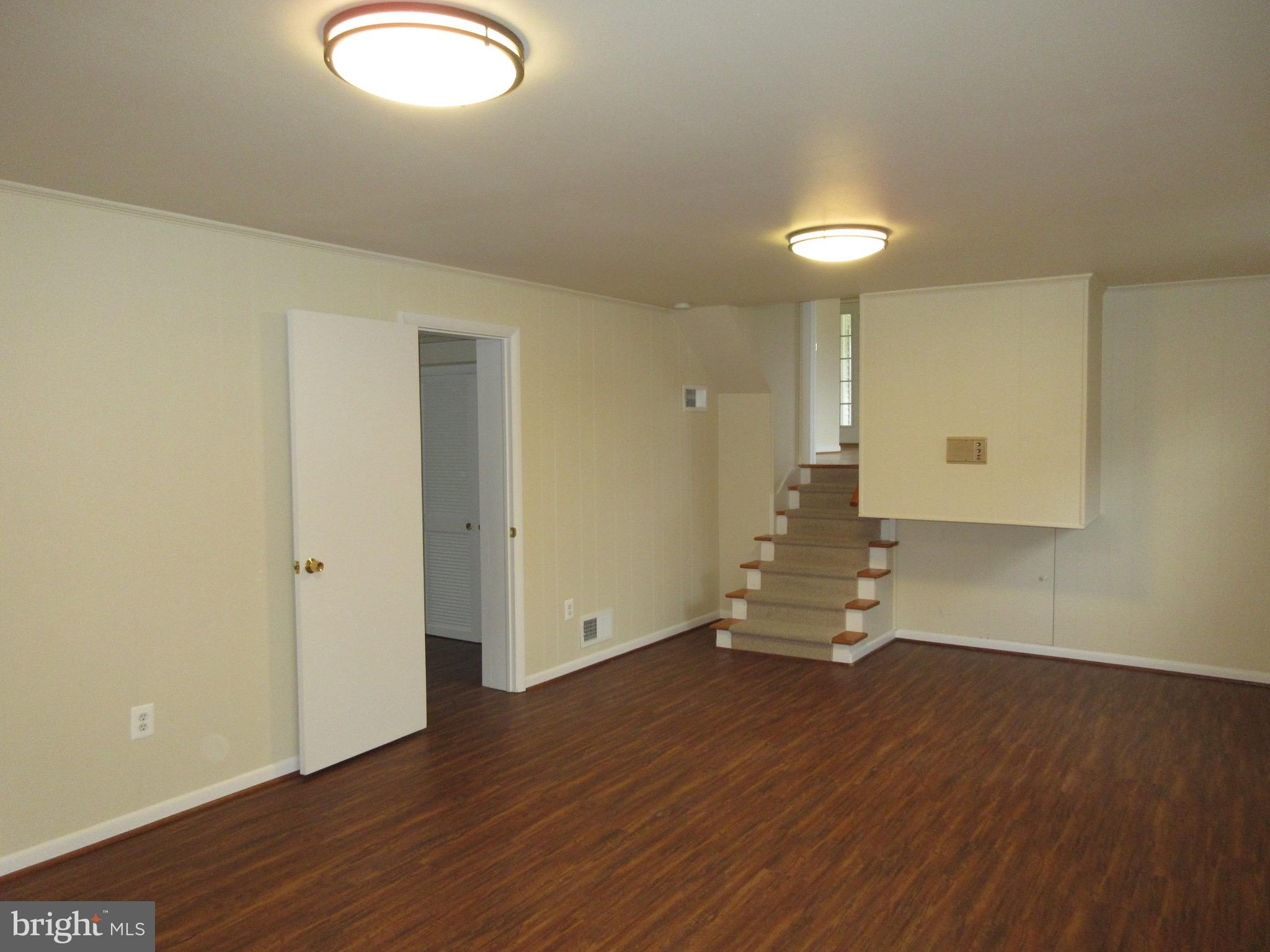 HICKORY KNOLL - Residential Lease