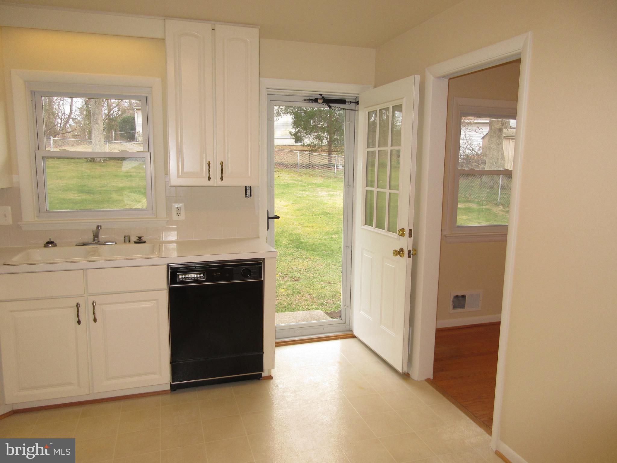 HICKORY KNOLL - Residential Lease