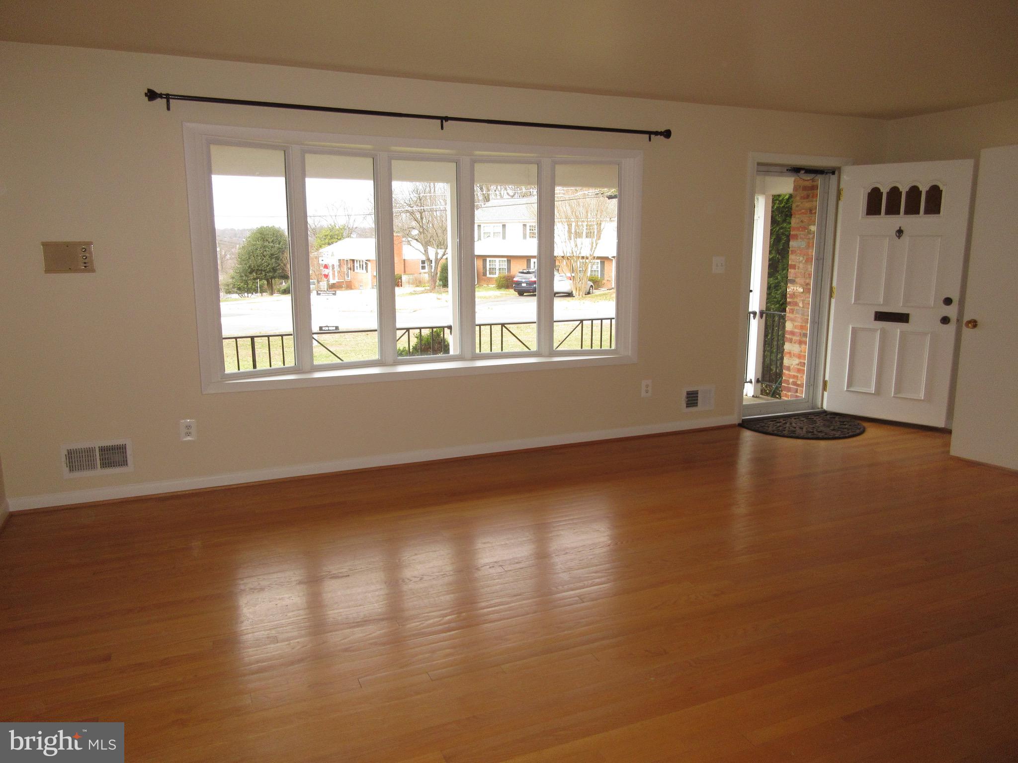 HICKORY KNOLL - Residential Lease