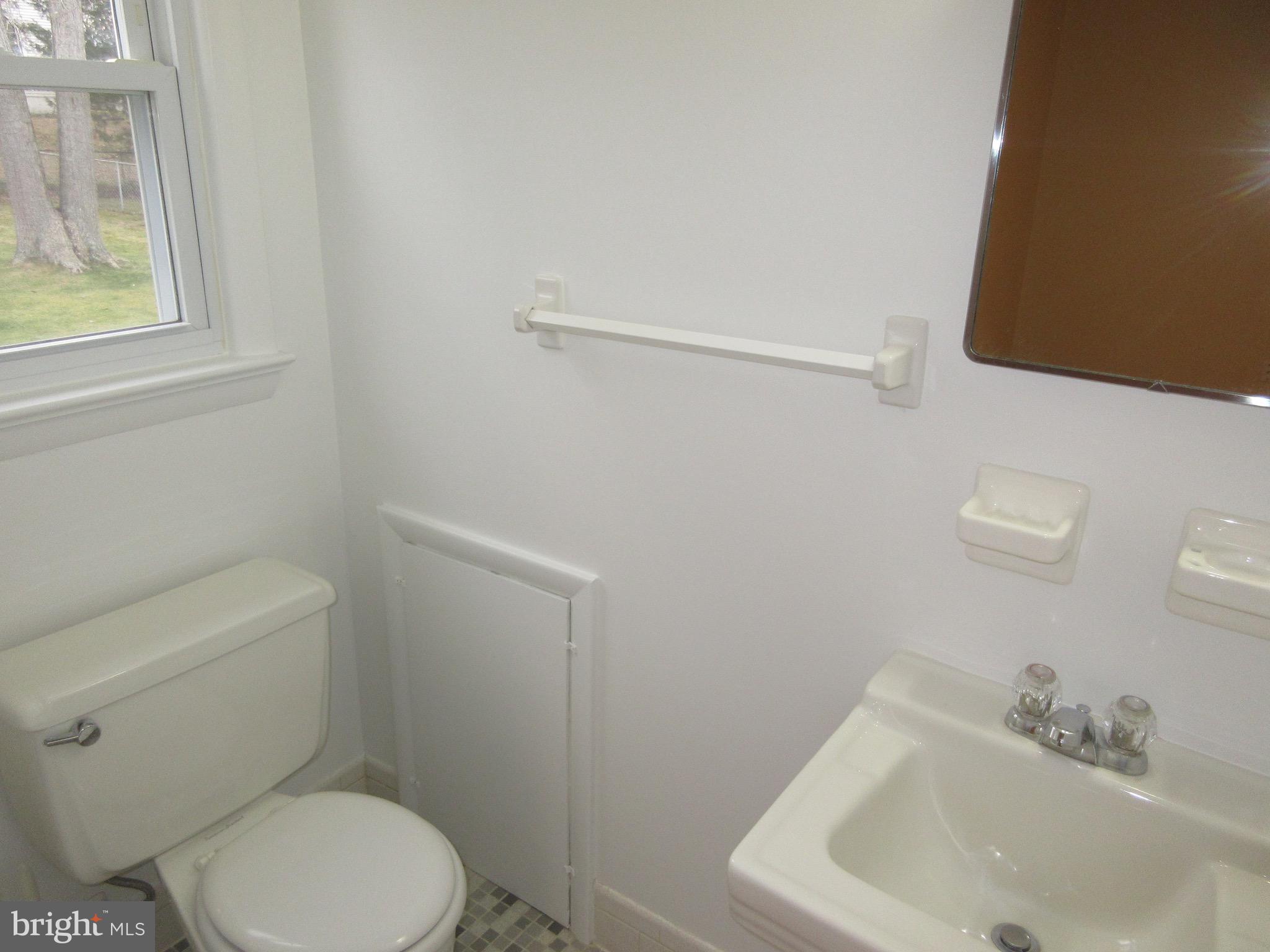 HICKORY KNOLL - Residential Lease