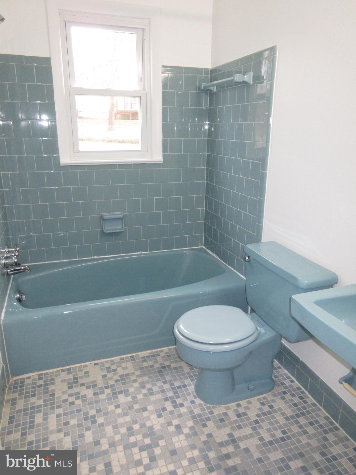 HICKORY KNOLL - Residential Lease