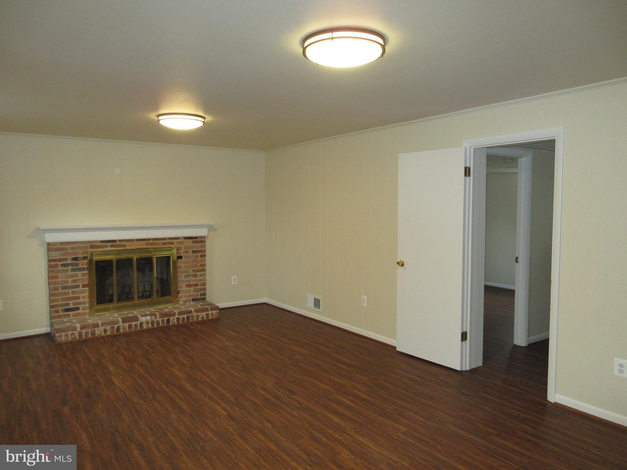 HICKORY KNOLL - Residential Lease