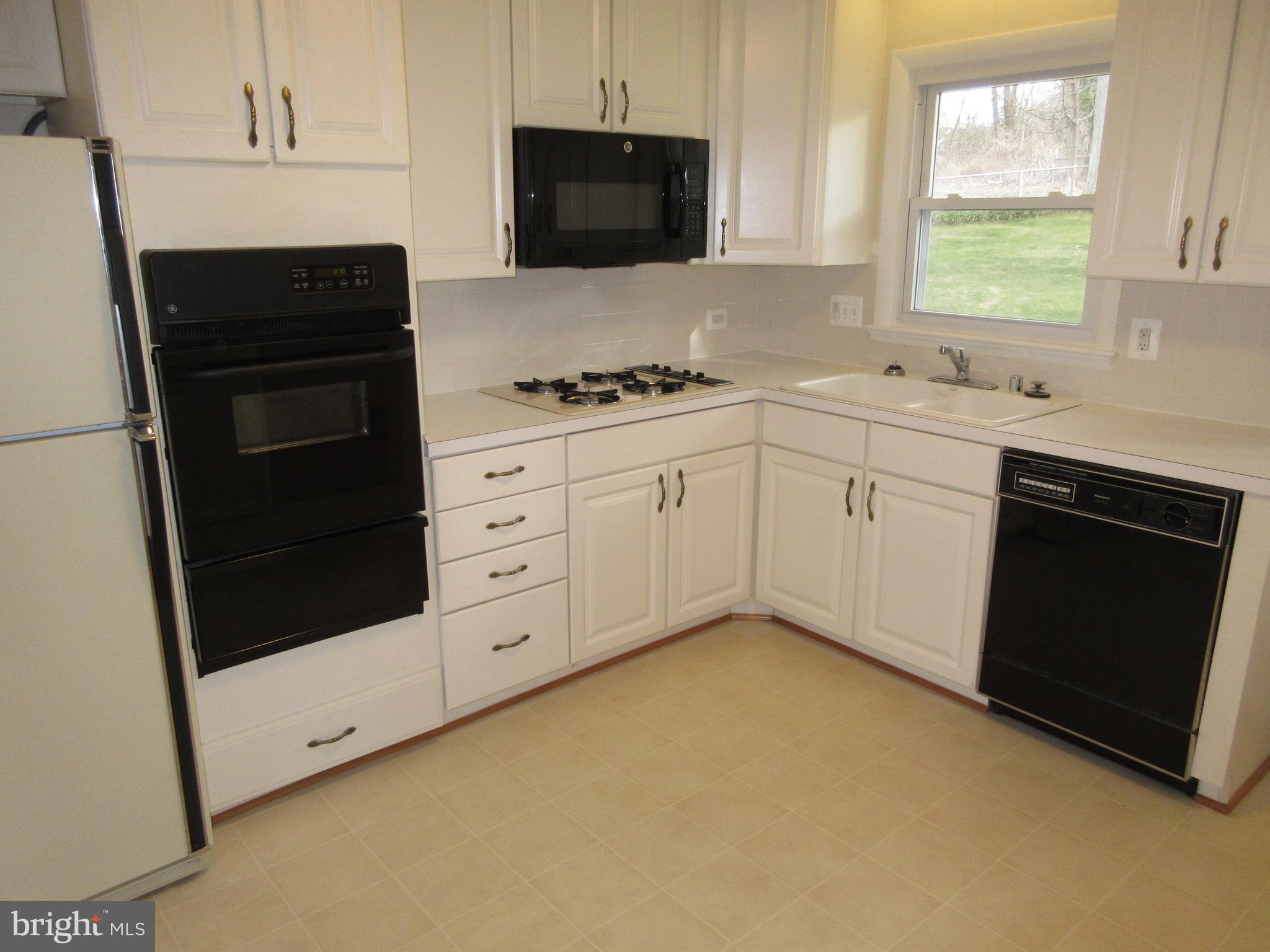 HICKORY KNOLL - Residential Lease