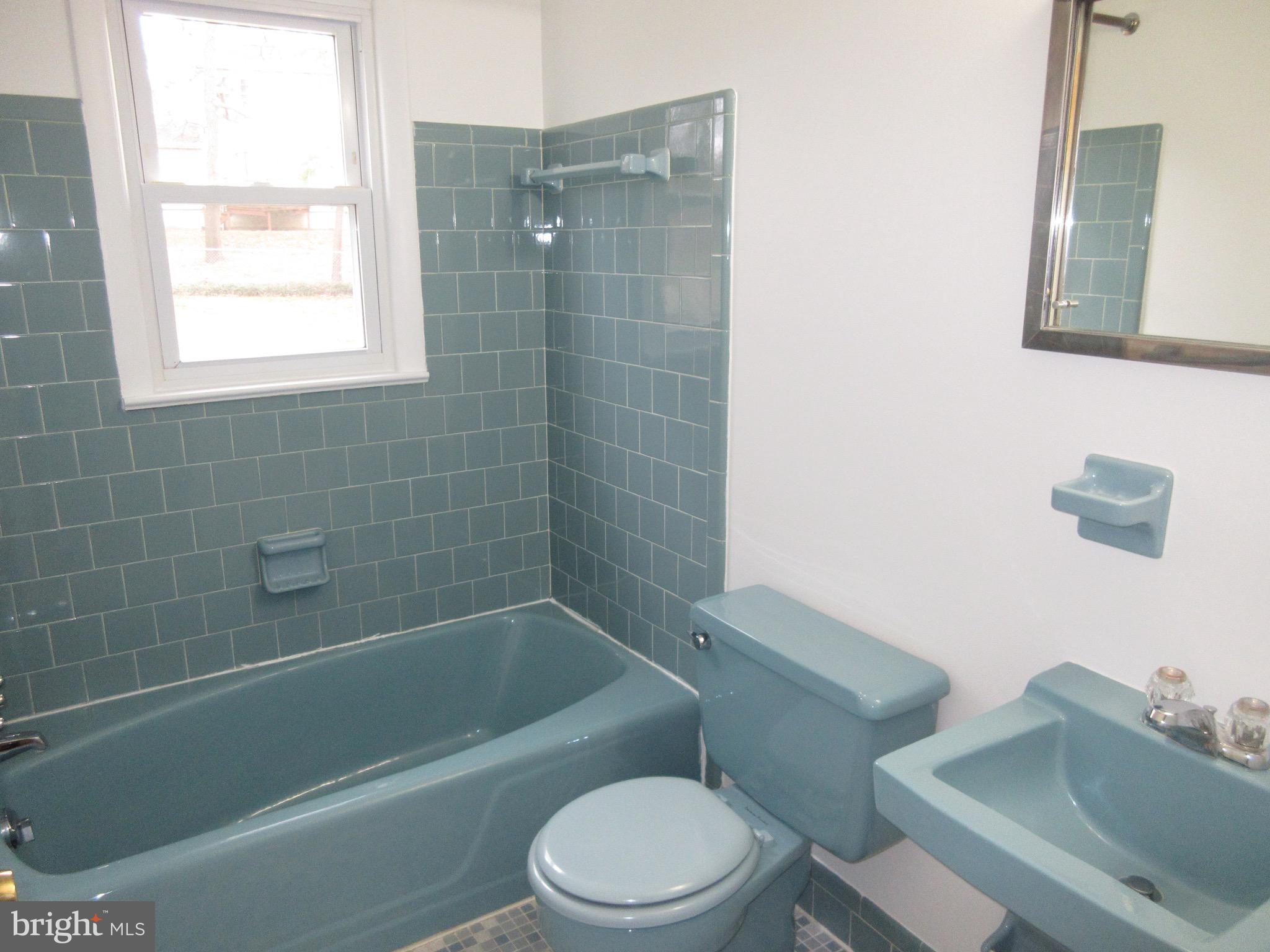 HICKORY KNOLL - Residential Lease