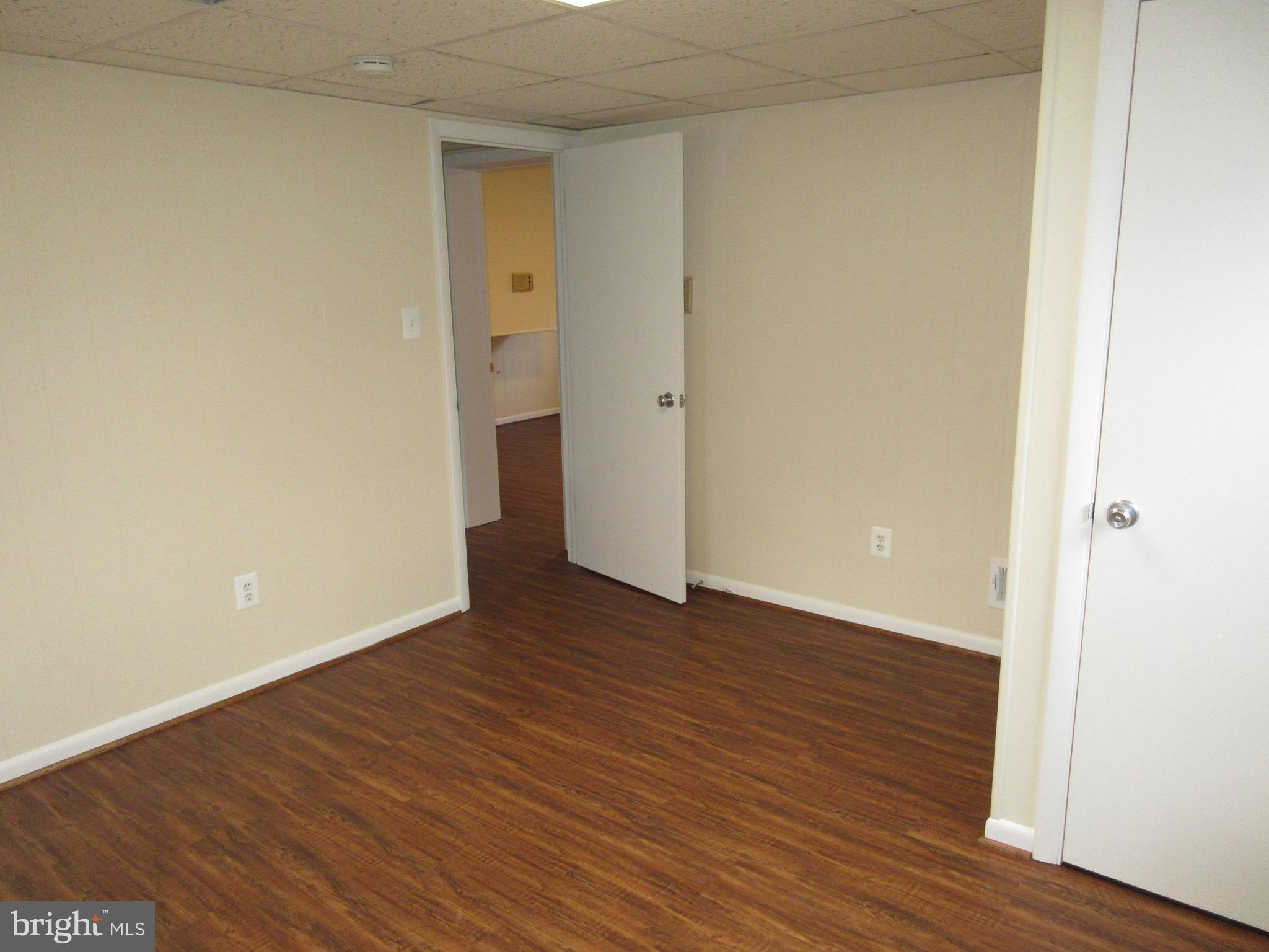 HICKORY KNOLL - Residential Lease