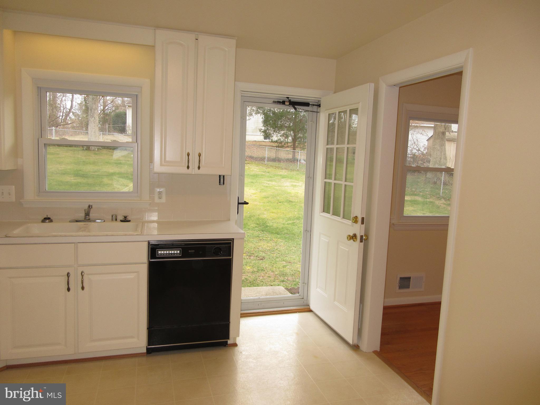 HICKORY KNOLL - Residential Lease