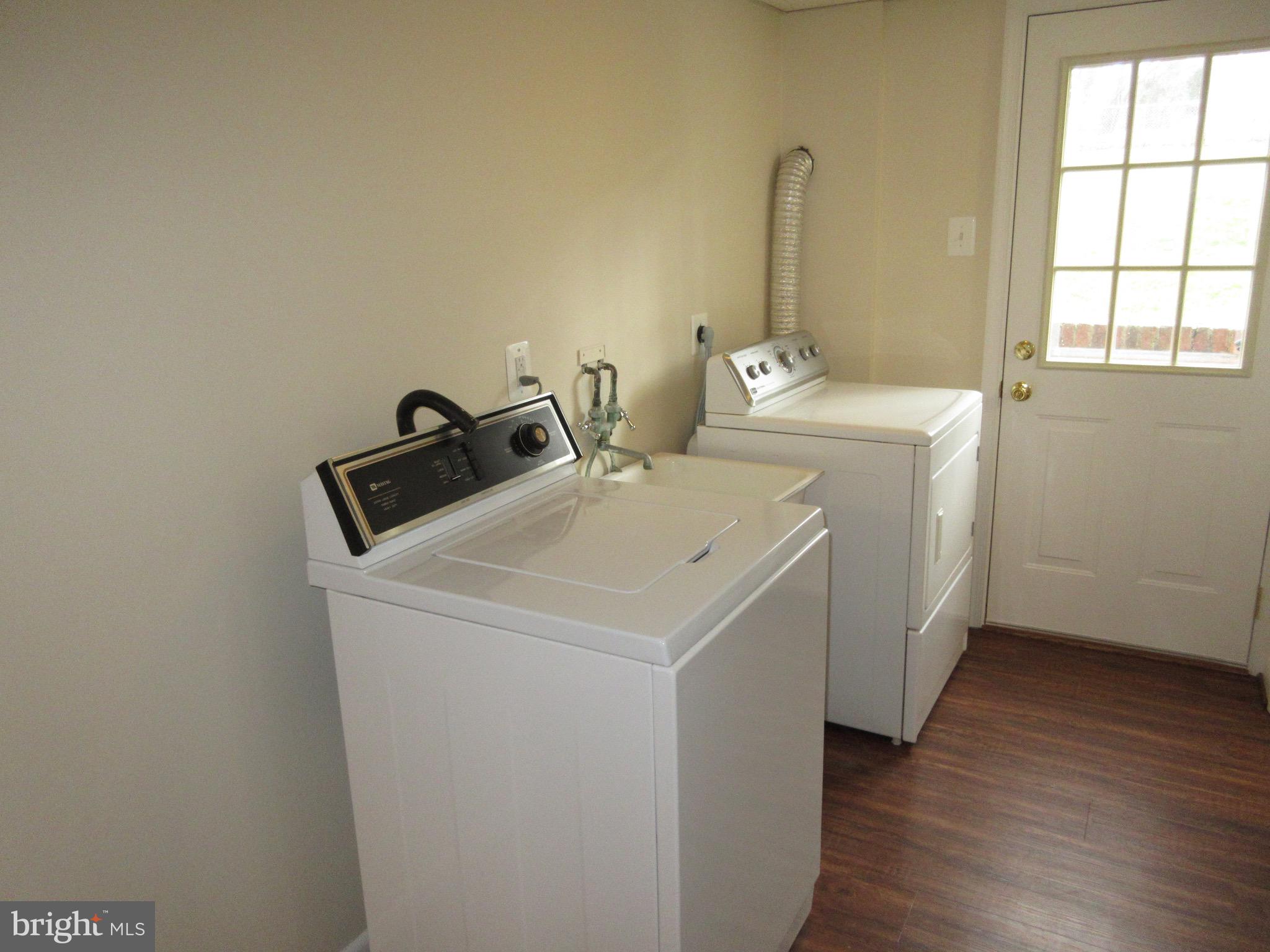 HICKORY KNOLL - Residential Lease