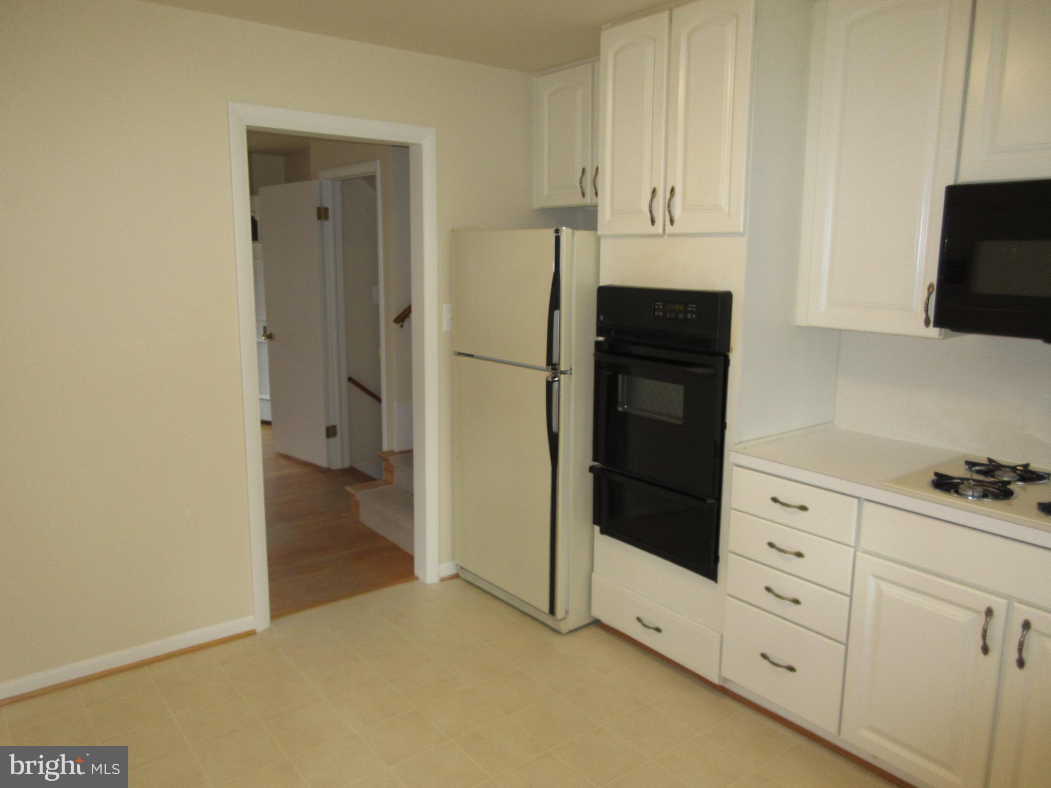 HICKORY KNOLL - Residential Lease