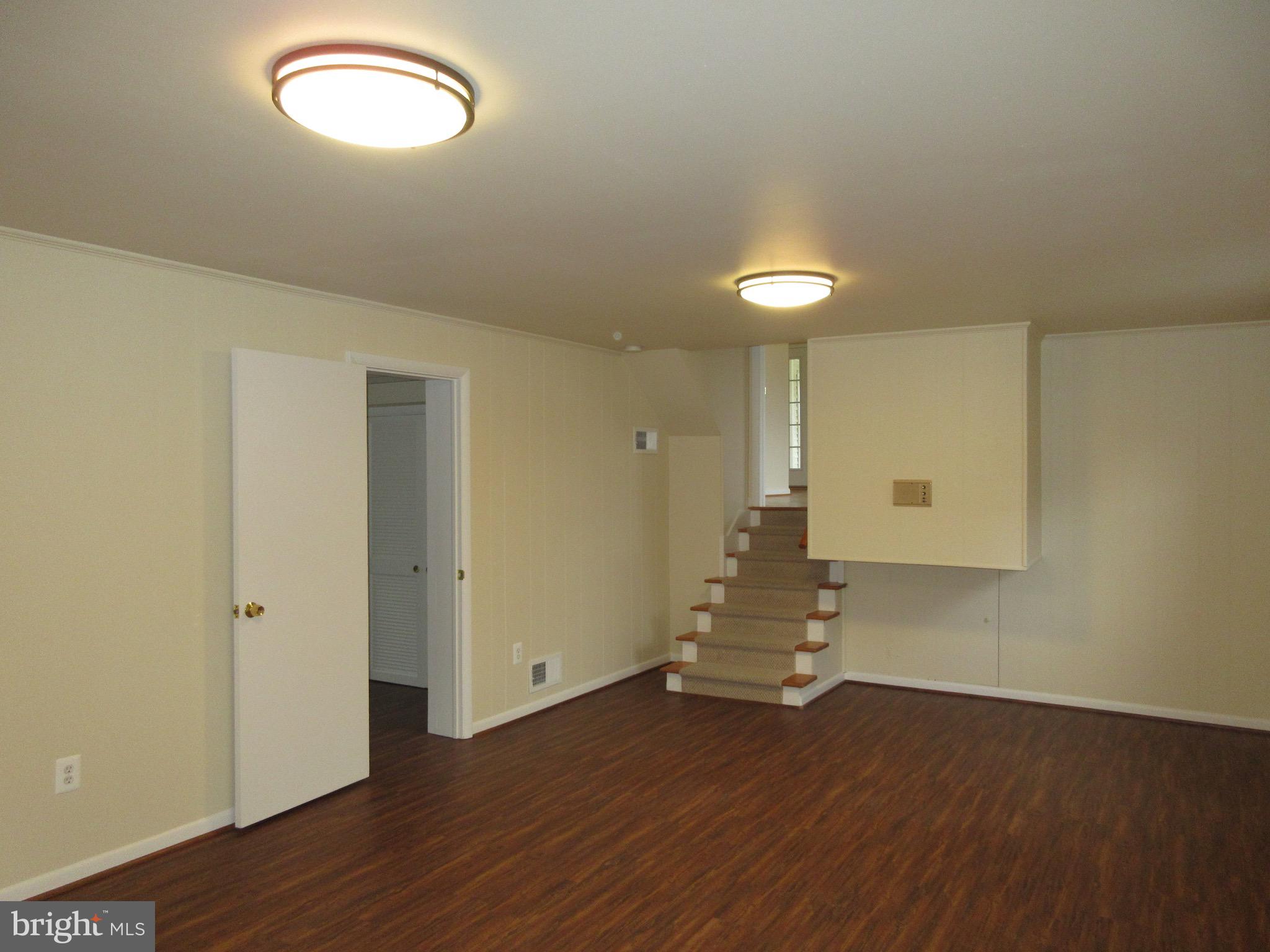 HICKORY KNOLL - Residential Lease