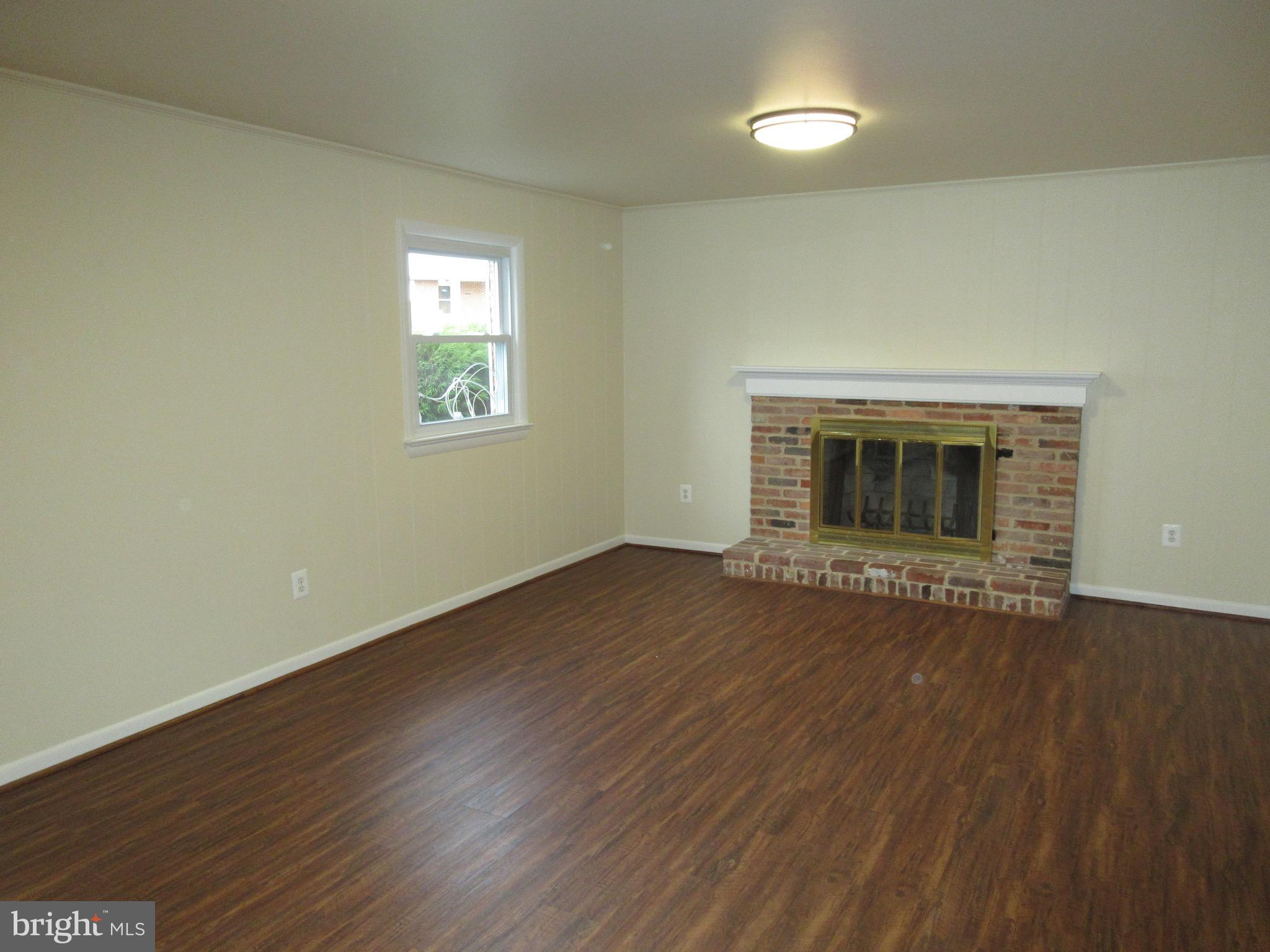 HICKORY KNOLL - Residential Lease