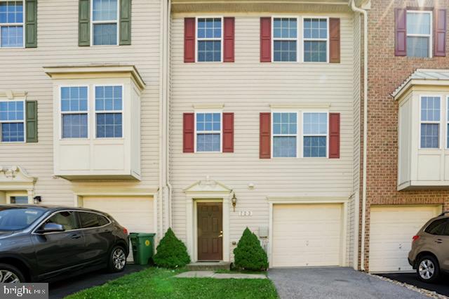 723 OLIVE WOOD LANE