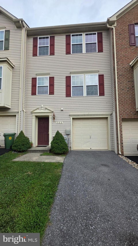 Townhouse For Sale - 723 Olive Wood Lane<br/> BALTIMORE, MD 21225