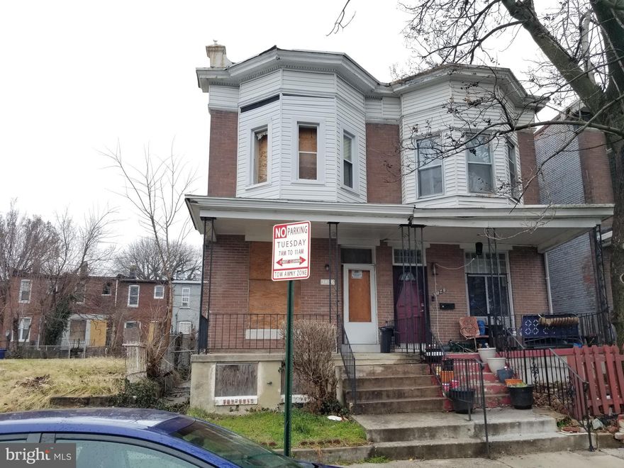 ONLINE AUCTION: Bidding begins 11/24/2023 @ 10:00 AM. Bidding ends 11/28/2023 @ 11:05 AM. List Price is Suggested Opening Bid. This 2 story end-unit townhouse is located in the Rosemont neighborhood of Baltimore. The area is conveniently situated near several notable locations, including Coppin State University & Gwynns Falls Park. The nearest major traffic artery, W North Ave, provides easy access to the rest of the city.

Deposit to Increase to 10% of the Purchase Price within 48 Hours. Deposit: $5,000.