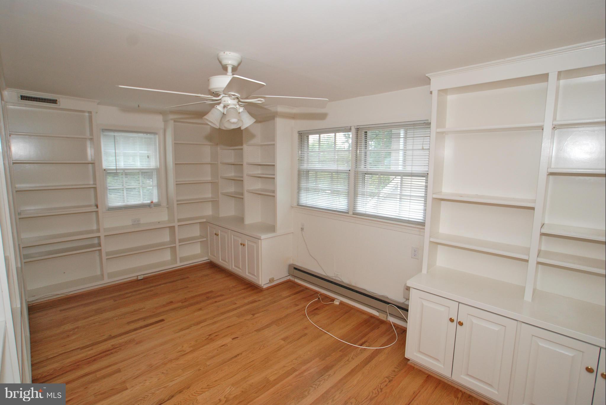 ENGLISH VILLAGE - Residential