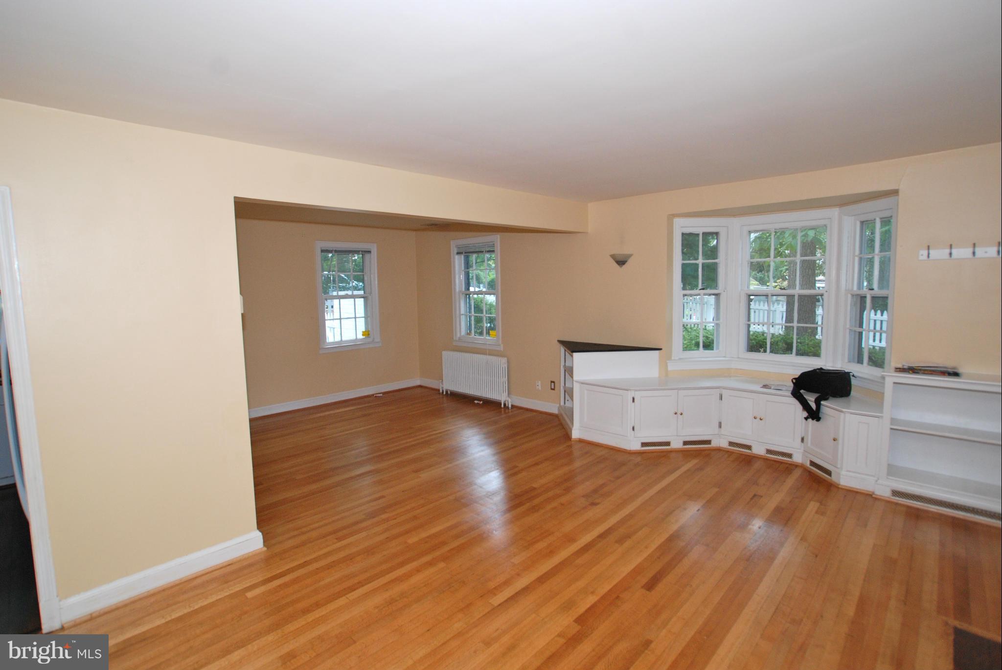 ENGLISH VILLAGE - Residential