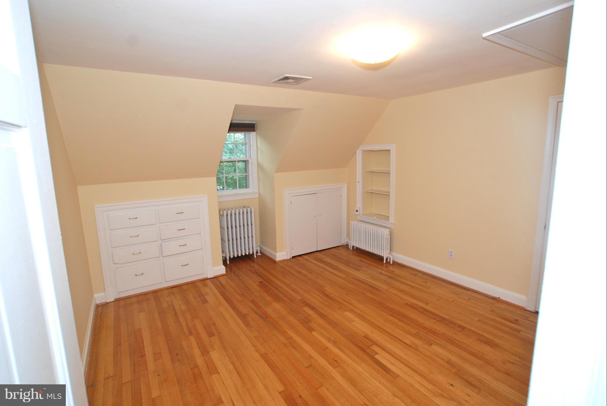 ENGLISH VILLAGE - Residential