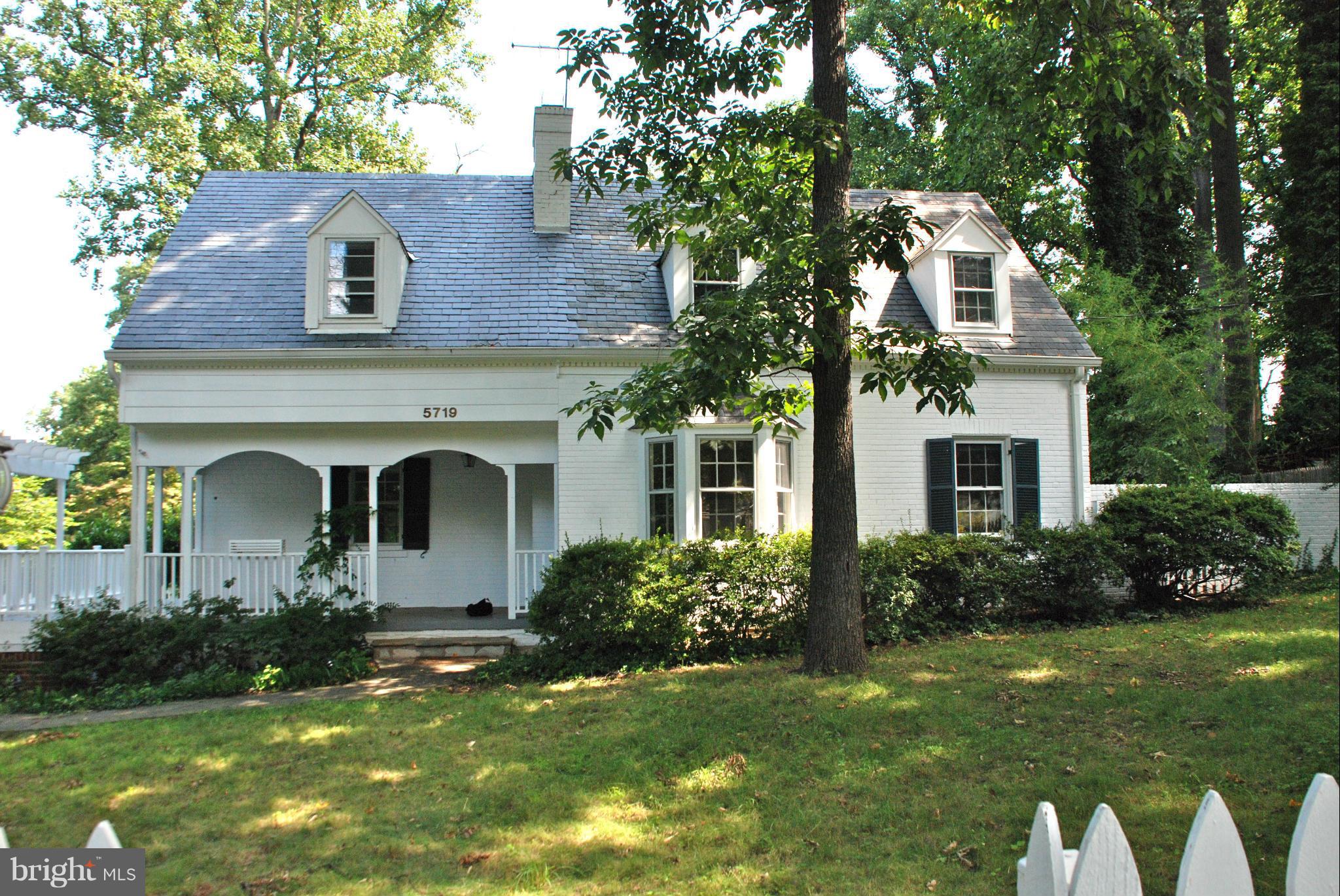 ENGLISH VILLAGE - Residential