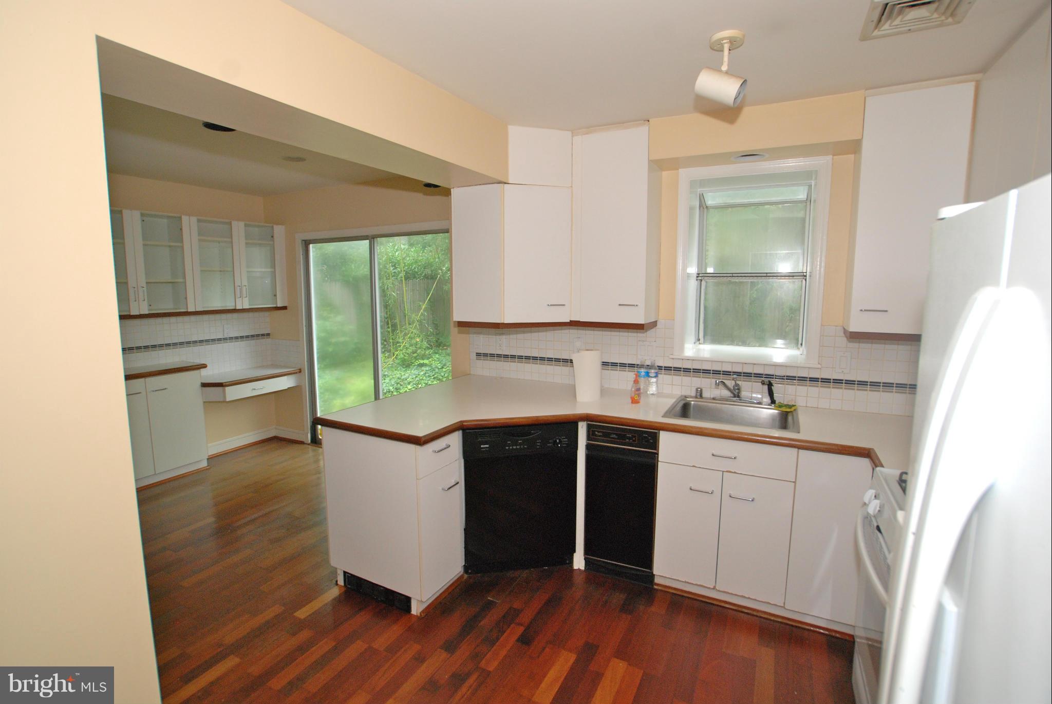 ENGLISH VILLAGE - Residential